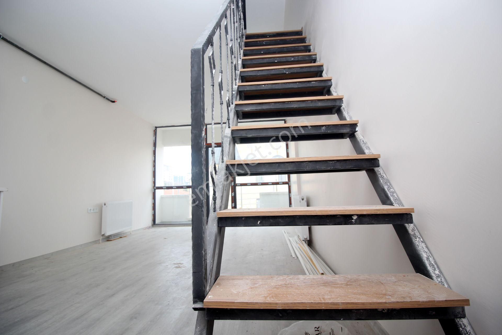 Emre Emlak'tan Bağlıca'da Dubleks Satılık 1+1 Loft Daire - Görsel 8