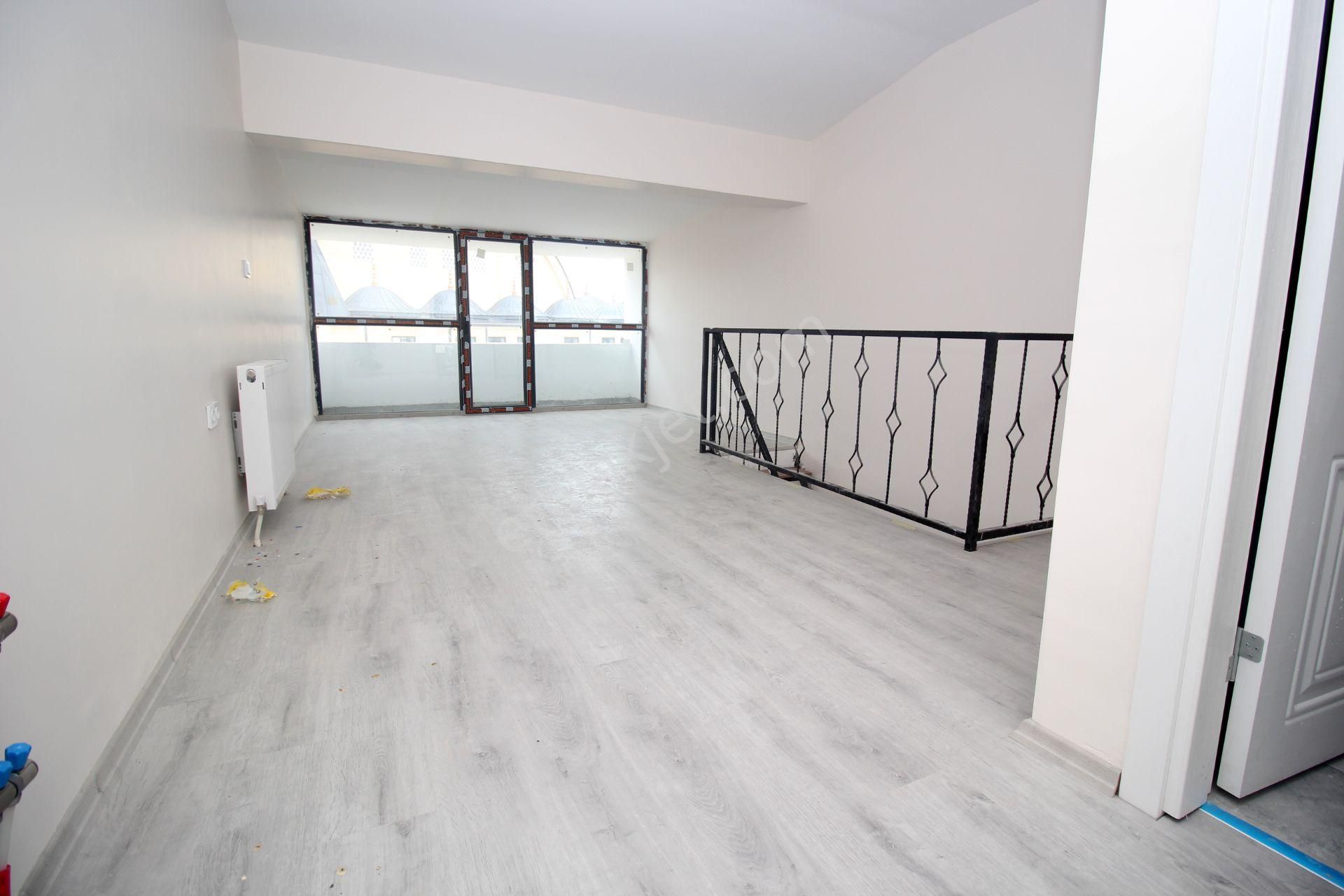 Emre Emlak'tan Bağlıca'da Dubleks Satılık 1+1 Loft Daire - Görsel 11