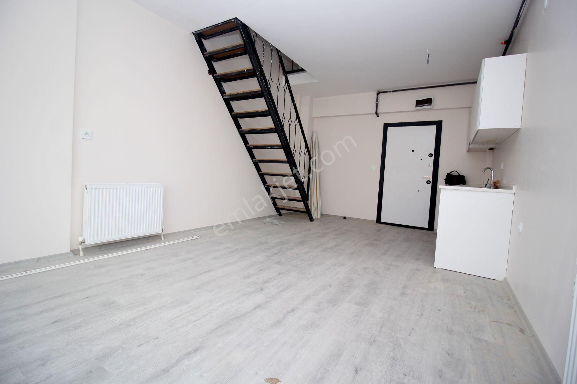 Emre Emlak'tan Bağlıca'da Dubleks Satılık 1+1 Loft Daire - Görsel 4