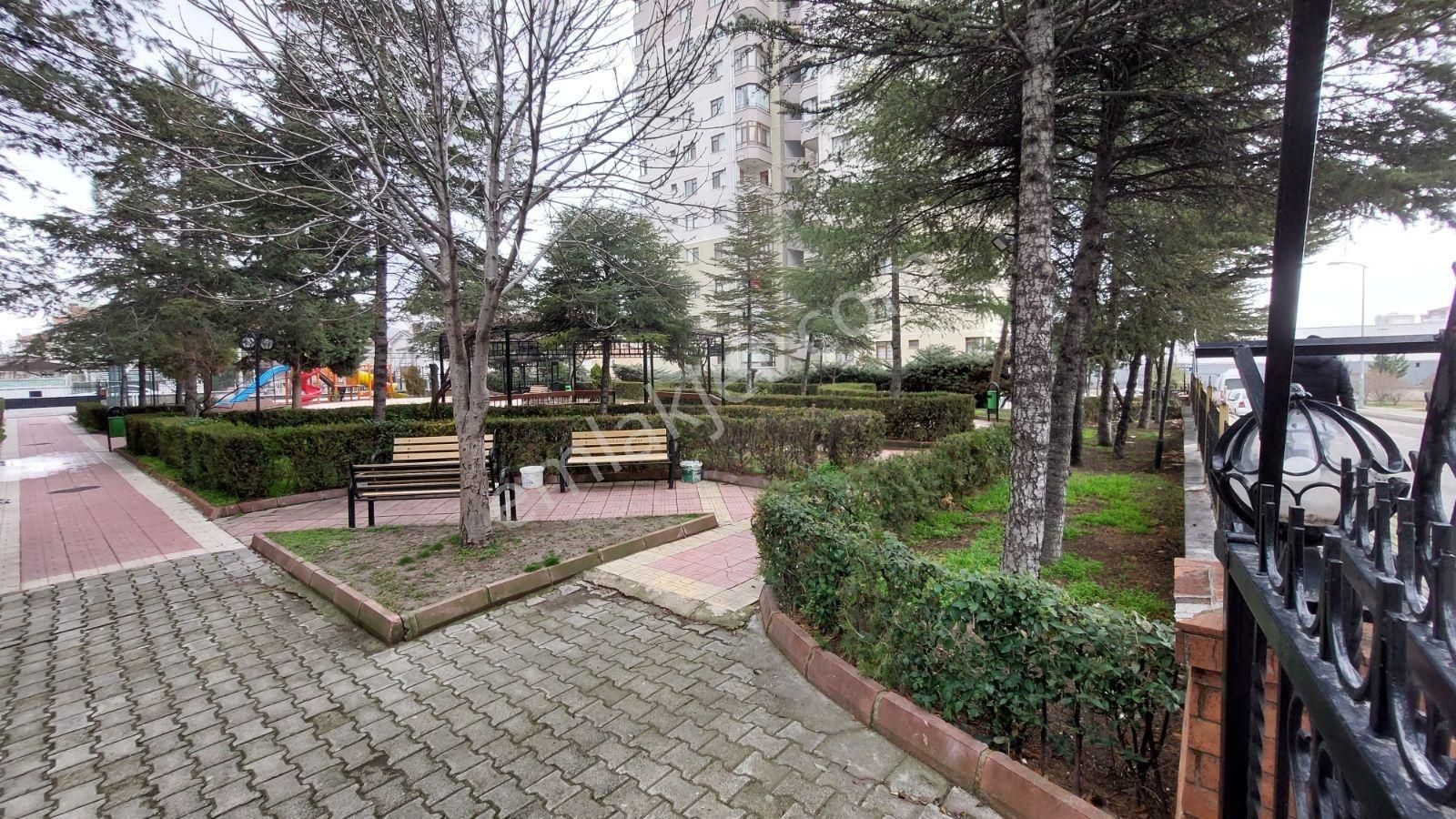 Törekent Metro Yakını Ara Katta Sitede Asansörlü İskanlı 3+1 - Görsel 14