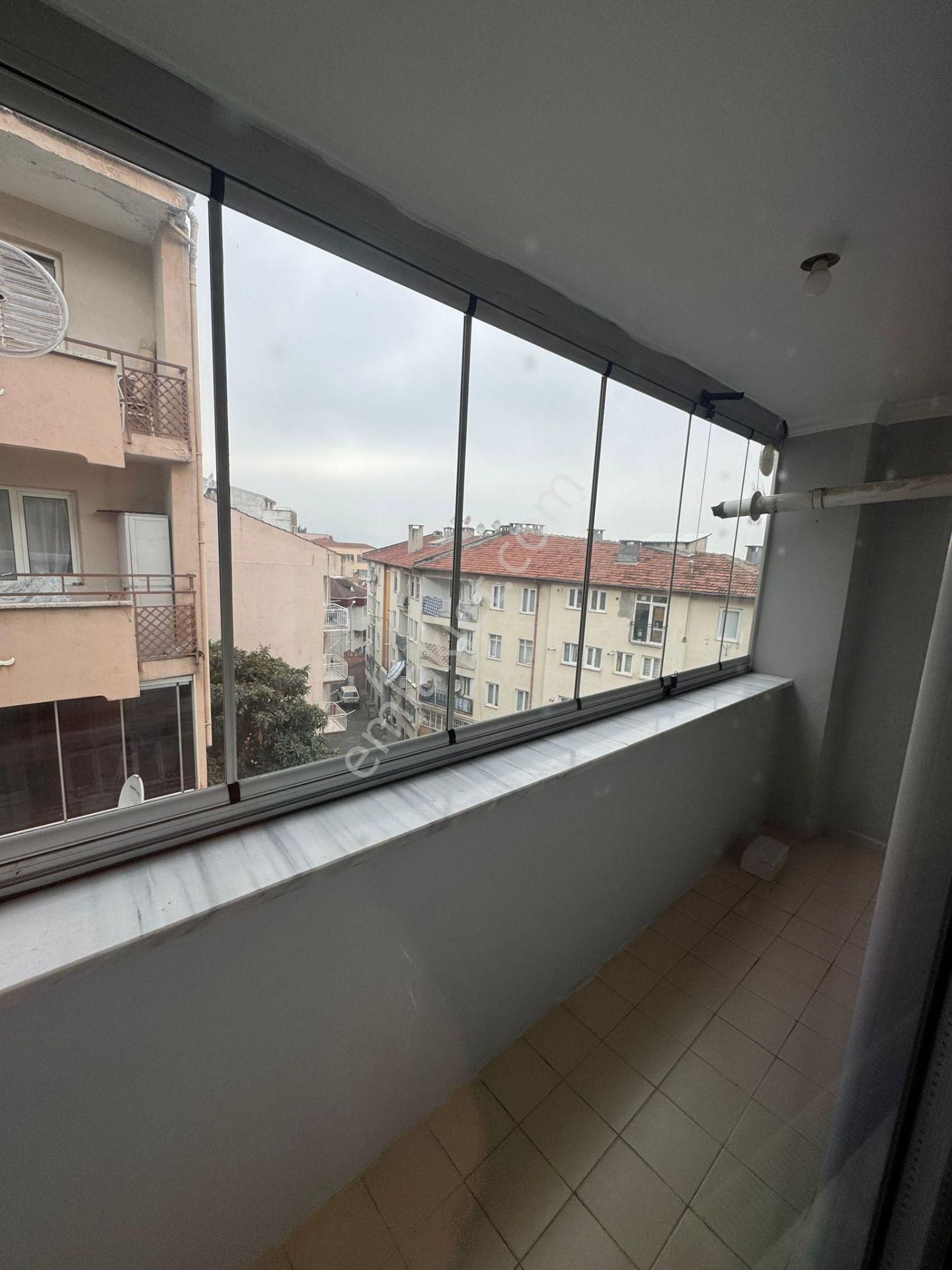 Emir Sultan Mahallesin'de Kiralık 2+1 Temiz Cam Balkonlu Daire - Görsel 13