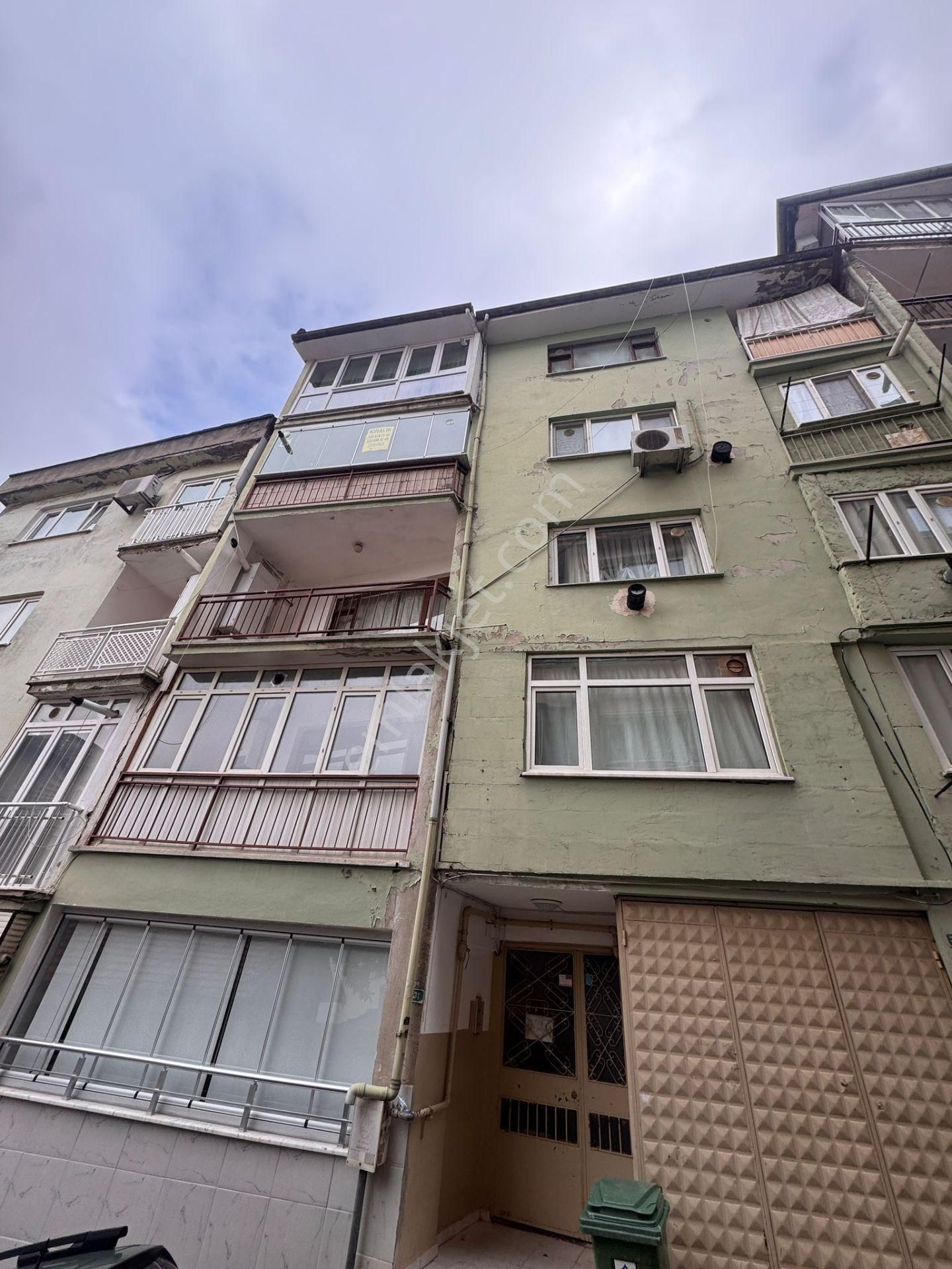 Emir Sultan Mahallesin'de Kiralık 2+1 Temiz Cam Balkonlu Daire