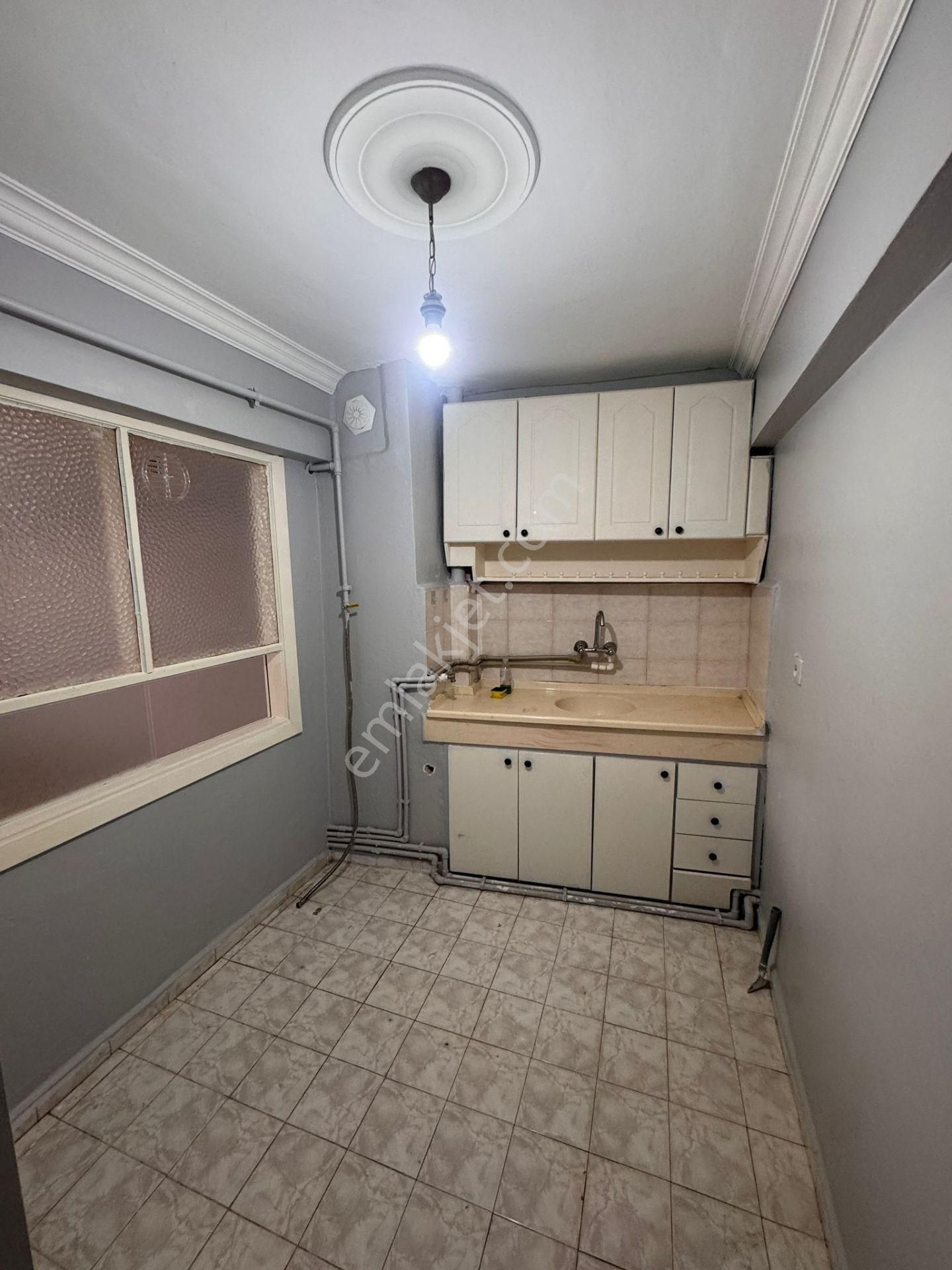 Emir Sultan Mahallesin'de Kiralık 2+1 Temiz Cam Balkonlu Daire - Görsel 2