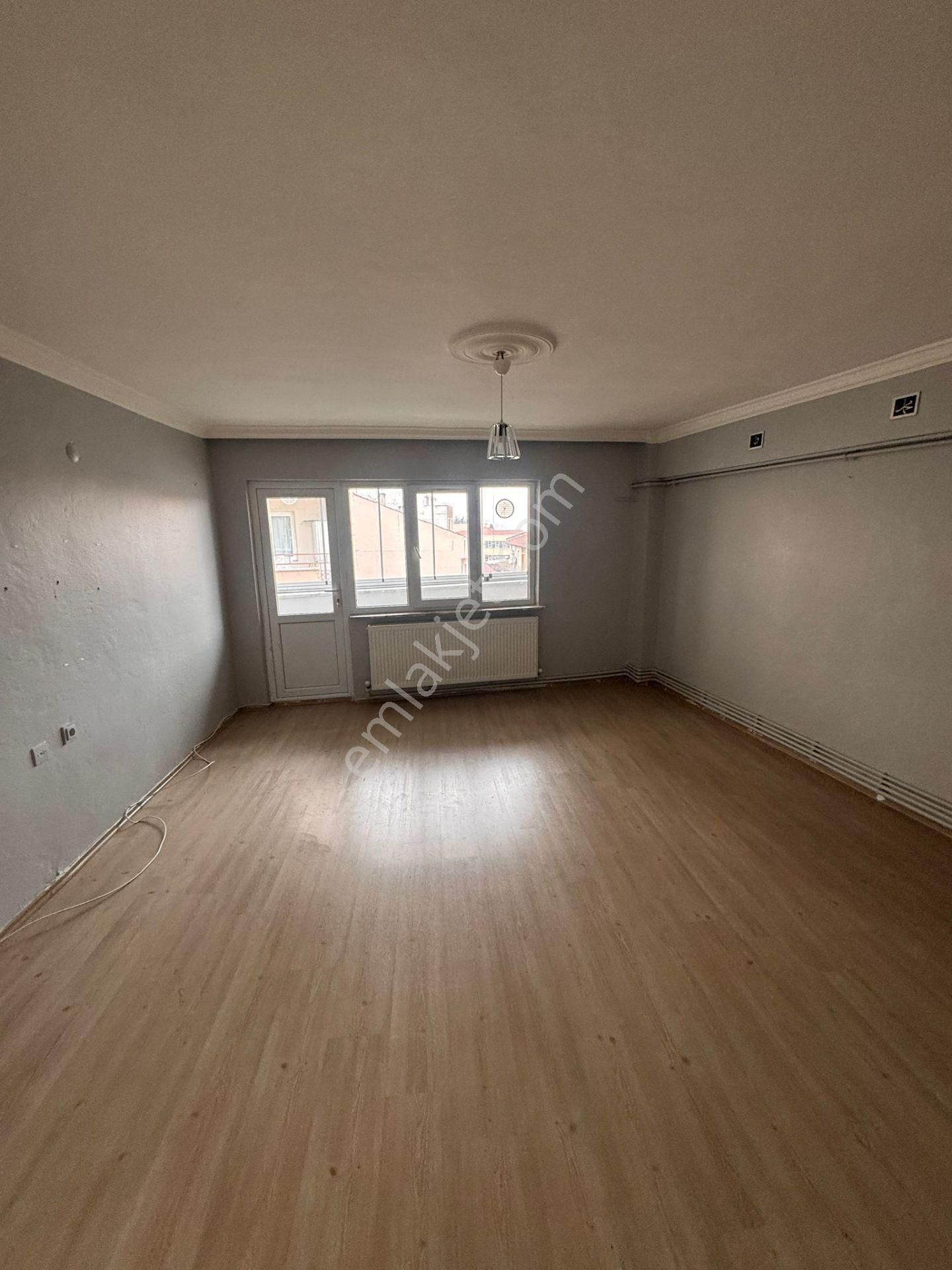 Emir Sultan Mahallesin'de Kiralık 2+1 Temiz Cam Balkonlu Daire - Görsel 12