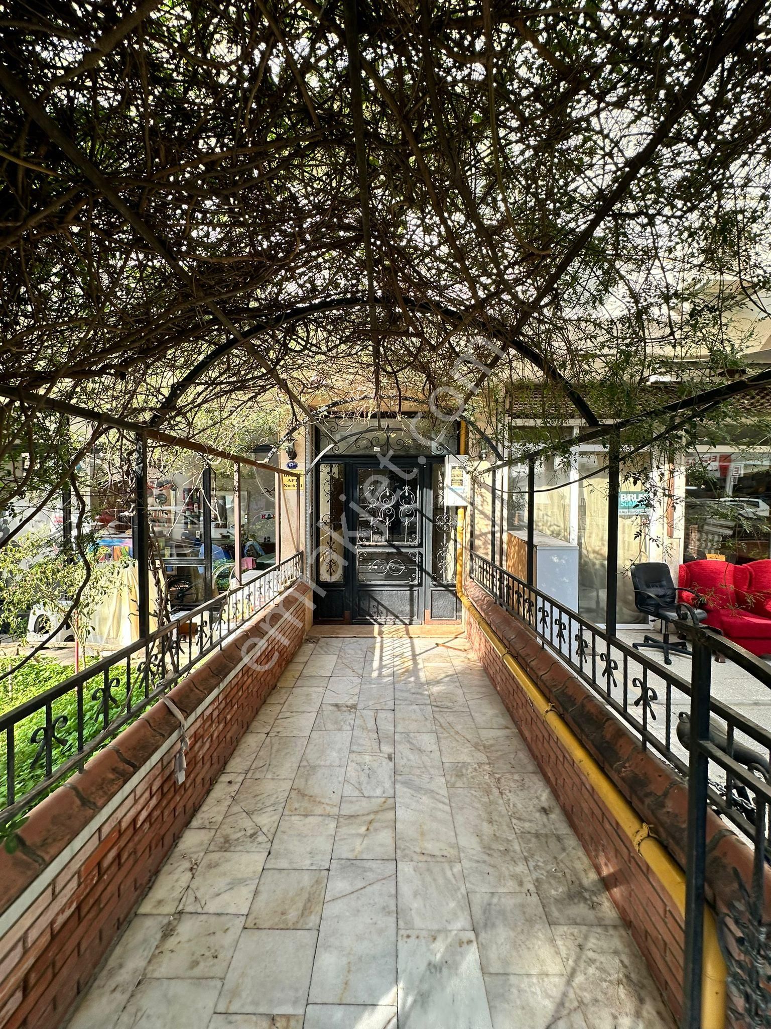 Karşıyaka, Bostanlı'da Müstakil Tadında 3+1 Satılık Daire - Görsel 15