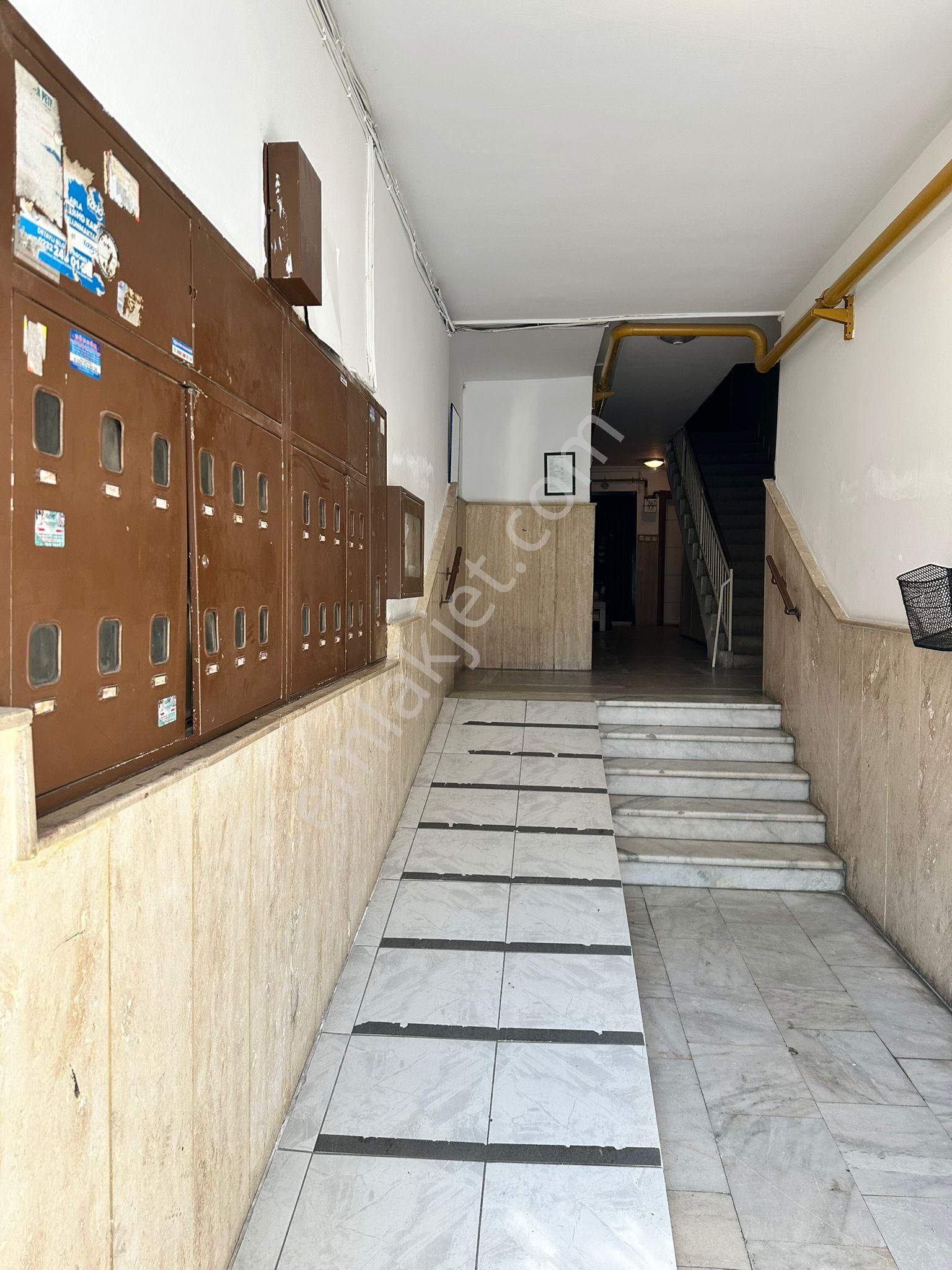 Karşıyaka, Bostanlı'da Müstakil Tadında 3+1 Satılık Daire - Görsel 14