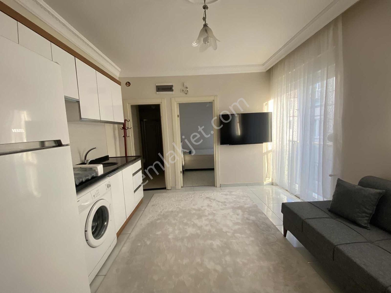 Ulusoy Cad. 2dk Mesafede Arakat Asansörlü Full Eşyalı 1+1