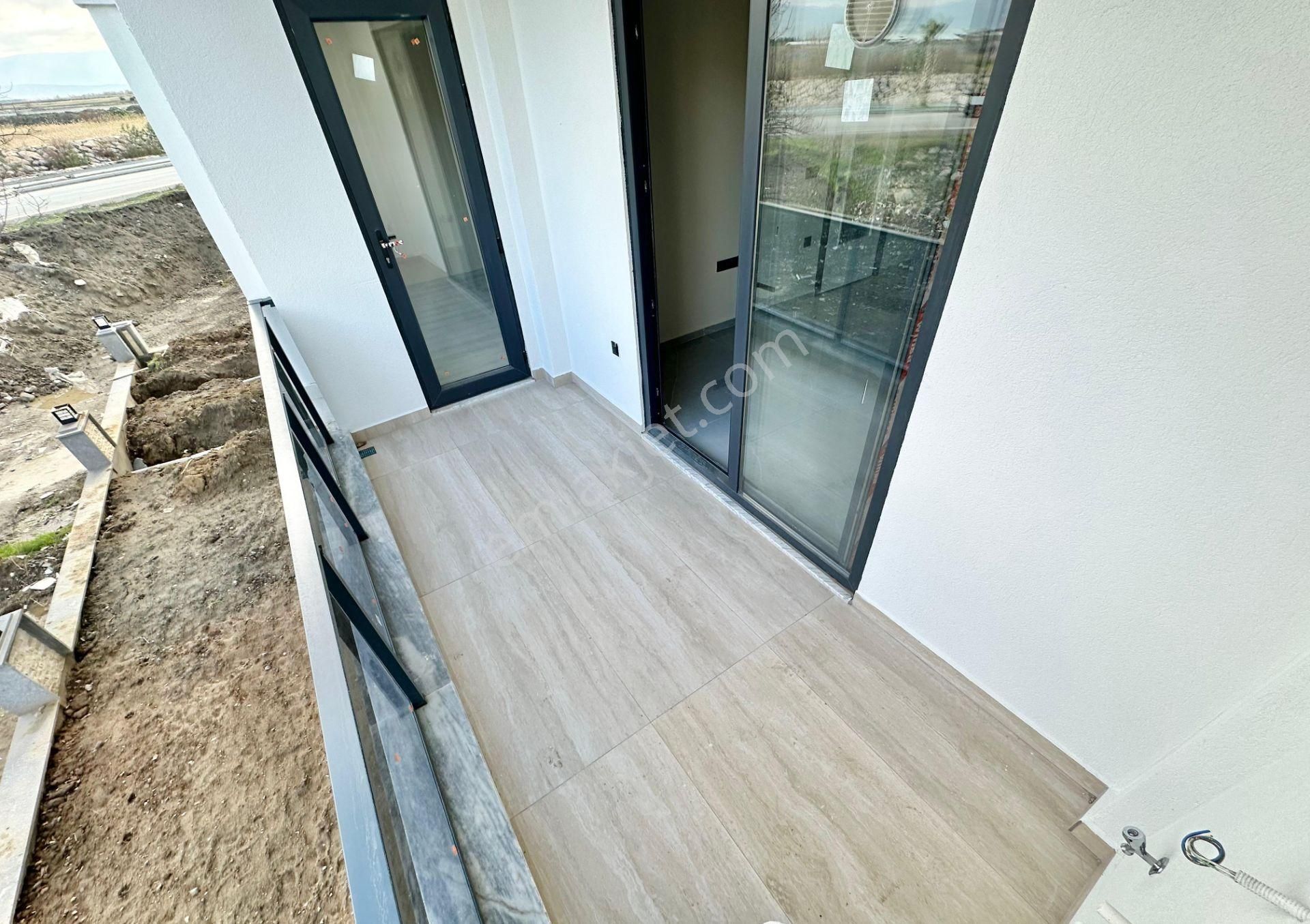 ꧁ay Emlaktan꧂akçay'da Ön Cephe Yerden Isıtmalı Çift Asansörlü Muhteşem Konumlu Satılık 1+1 Daire - Görsel 11