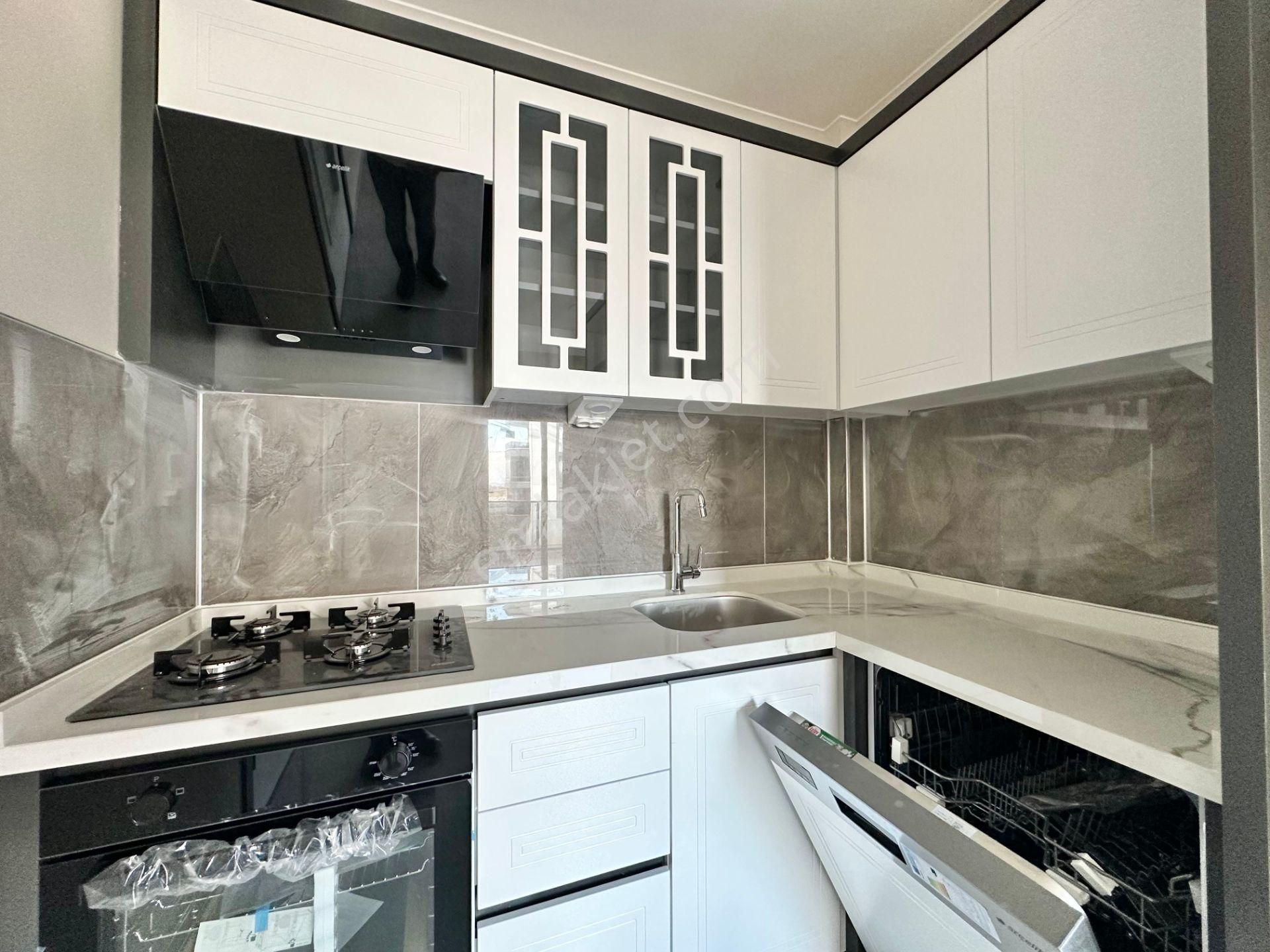 ꧁ay Emlaktan꧂akçay'da Ön Cephe Yerden Isıtmalı Çift Asansörlü Muhteşem Konumlu Satılık 1+1 Daire - Görsel 2