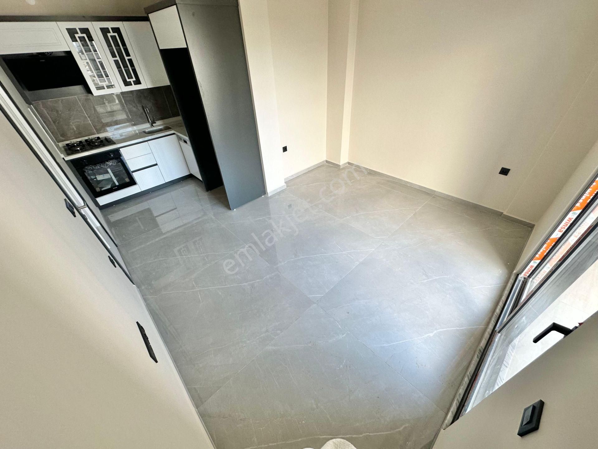 ꧁ay Emlaktan꧂akçay'da Ön Cephe Yerden Isıtmalı Çift Asansörlü Muhteşem Konumlu Satılık 1+1 Daire - Görsel 4