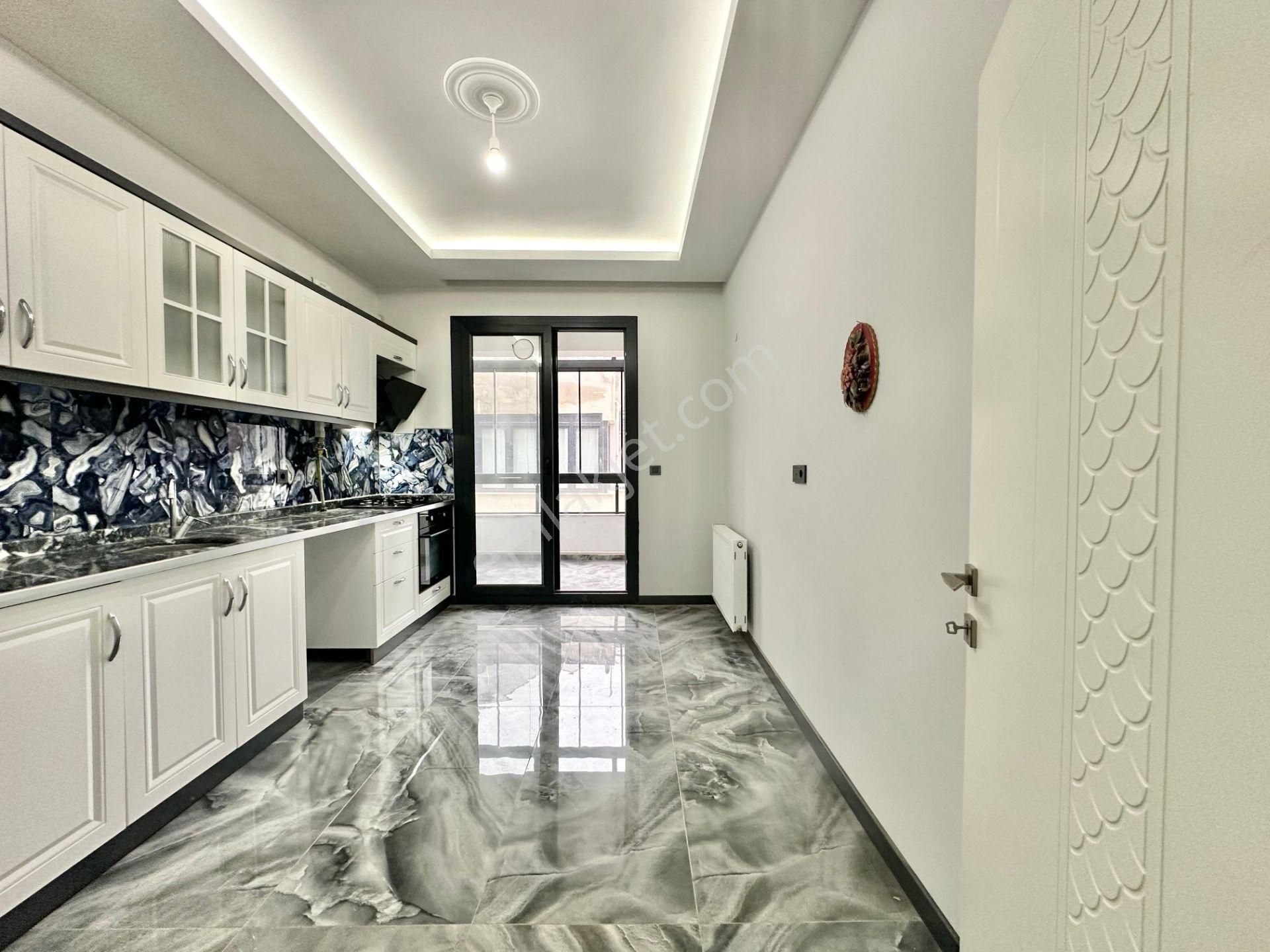 ꧁ay Emlaktan꧂akçay Merkezde Kombili Ön Cephe Ayrı Mutfaklı Satılık 2+1 Lüks Daire - Görsel 3