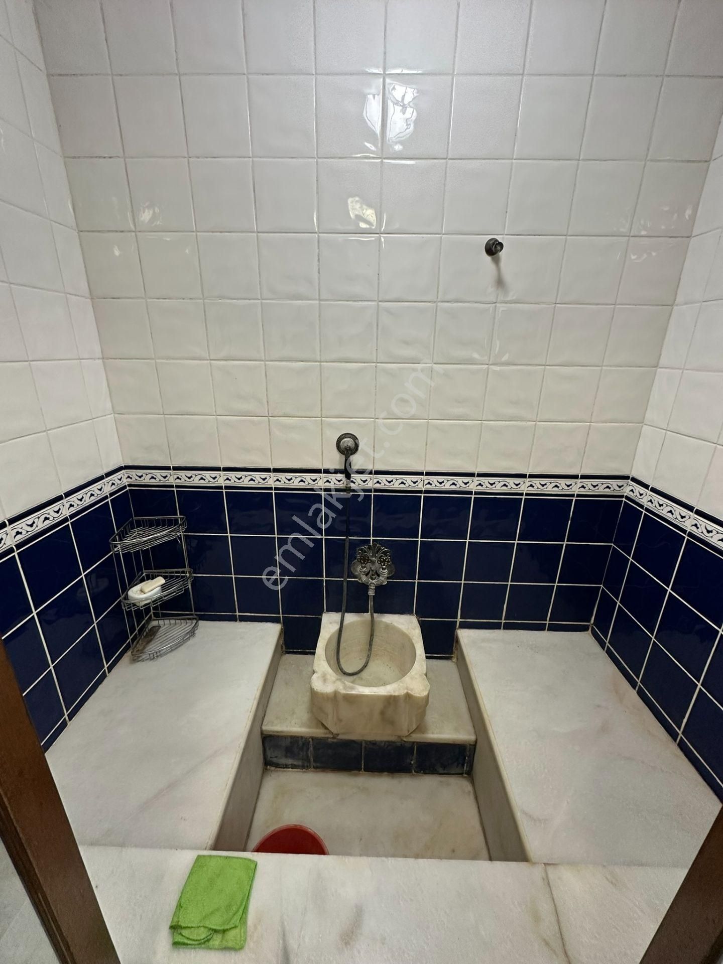 Geniş Arsa Üzerinde Şehir Manzaralı Özel Yapım Tarihi Villa... - Görsel 8