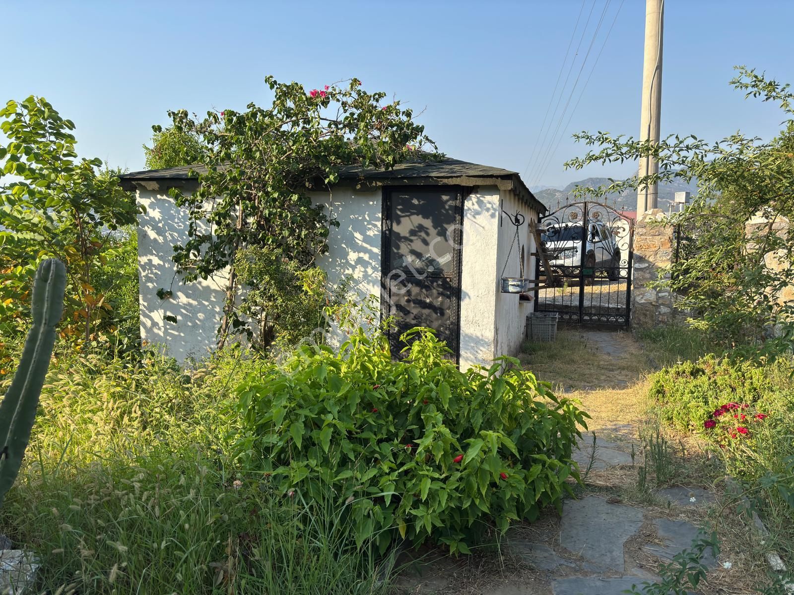 Geniş Arsa Üzerinde Şehir Manzaralı Özel Yapım Tarihi Villa... - Görsel 3