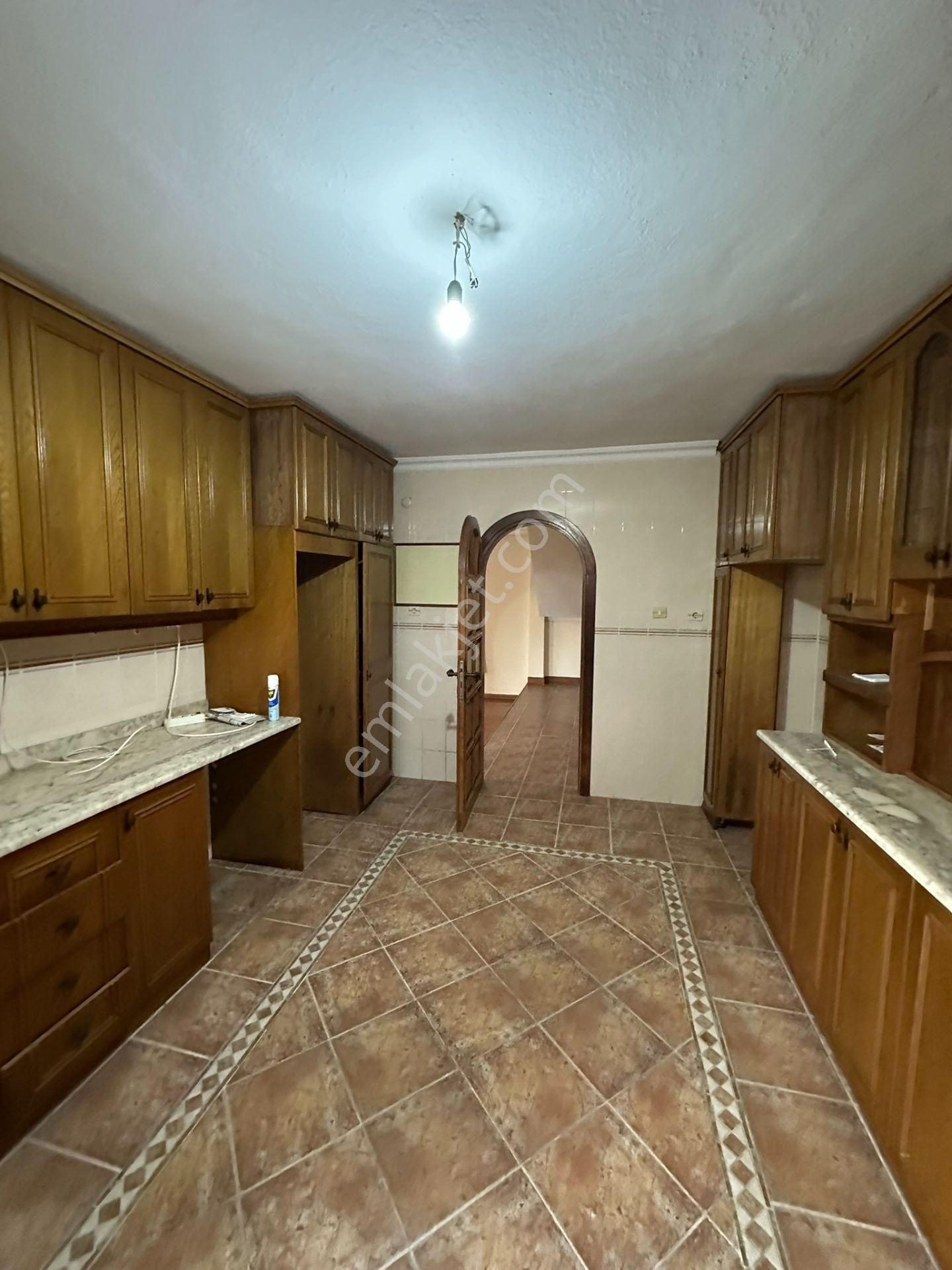Geniş Arsa Üzerinde Şehir Manzaralı Özel Yapım Tarihi Villa... - Görsel 21