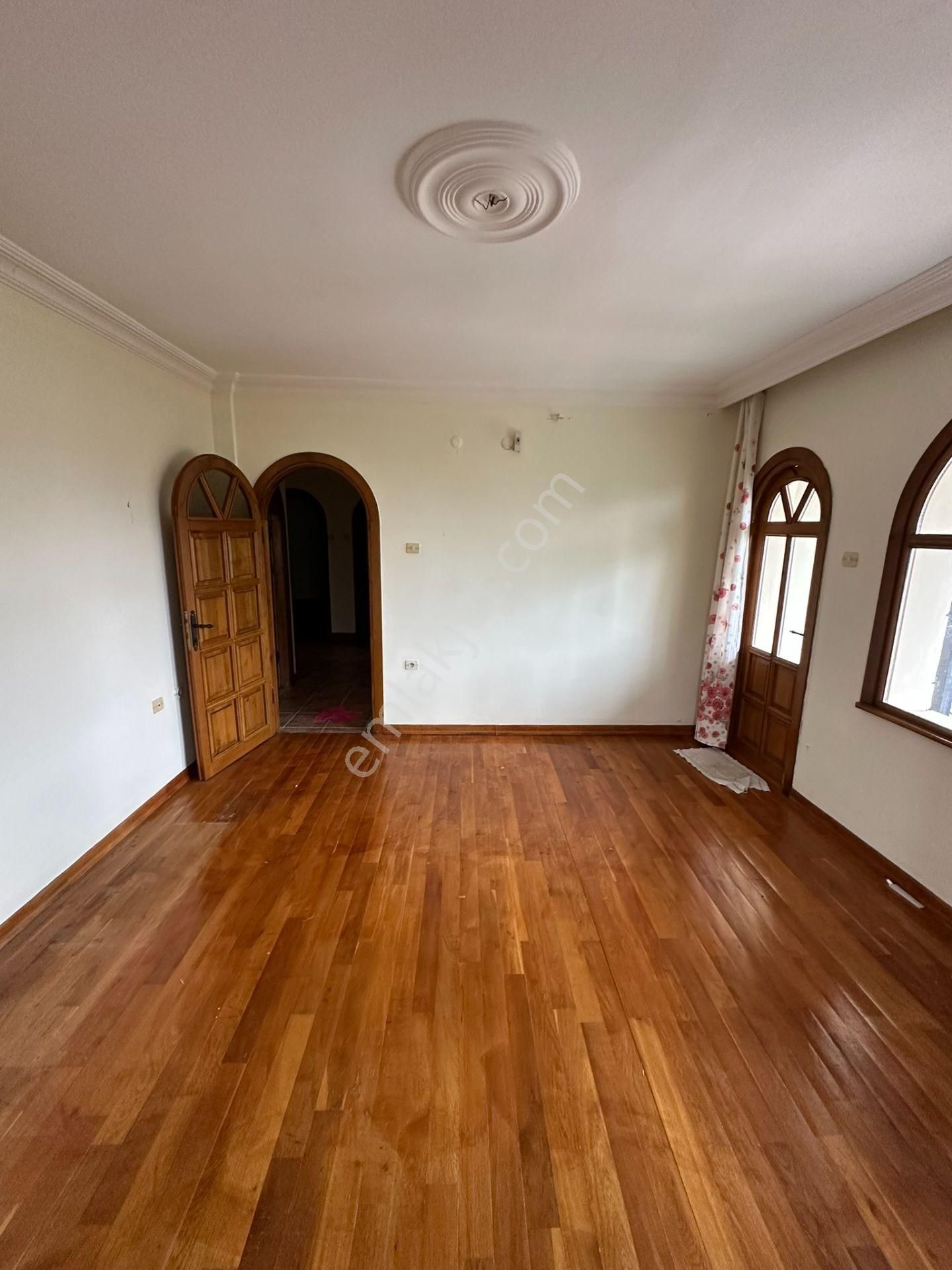 Geniş Arsa Üzerinde Şehir Manzaralı Özel Yapım Tarihi Villa... - Görsel 31