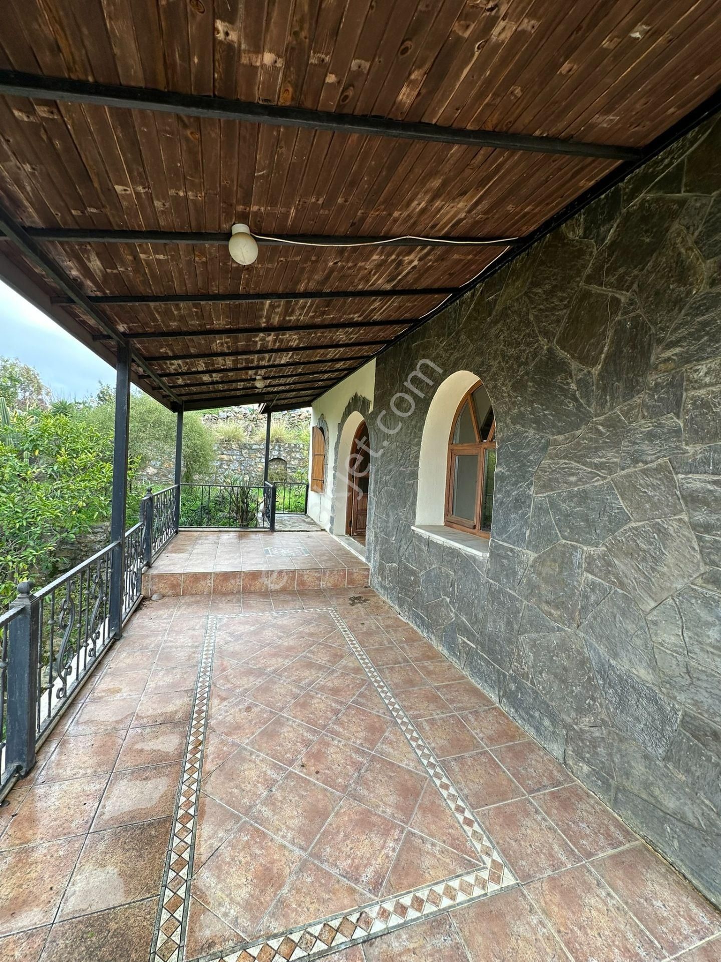 Geniş Arsa Üzerinde Şehir Manzaralı Özel Yapım Tarihi Villa... - Görsel 19