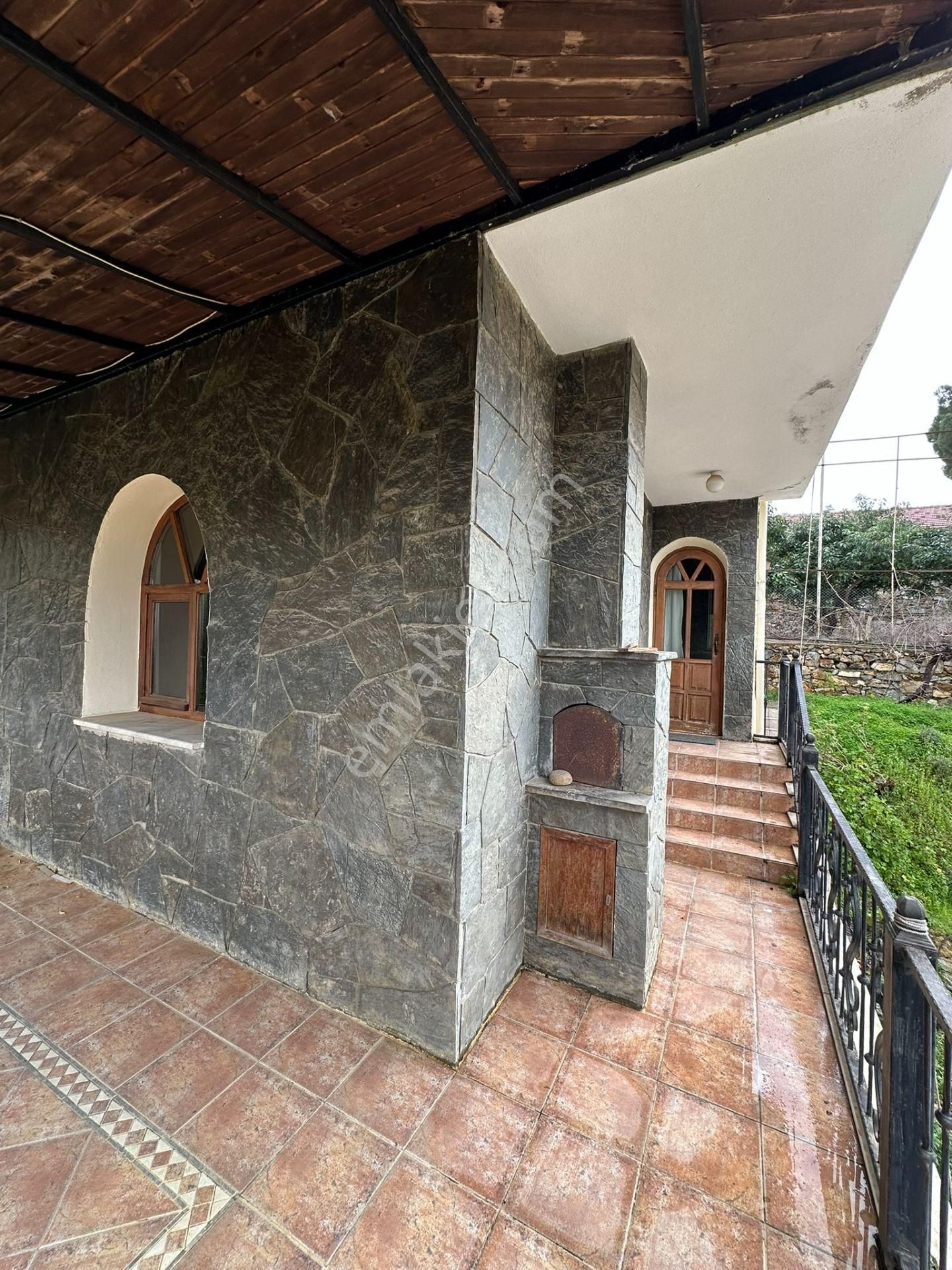 Geniş Arsa Üzerinde Şehir Manzaralı Özel Yapım Tarihi Villa... - Görsel 18