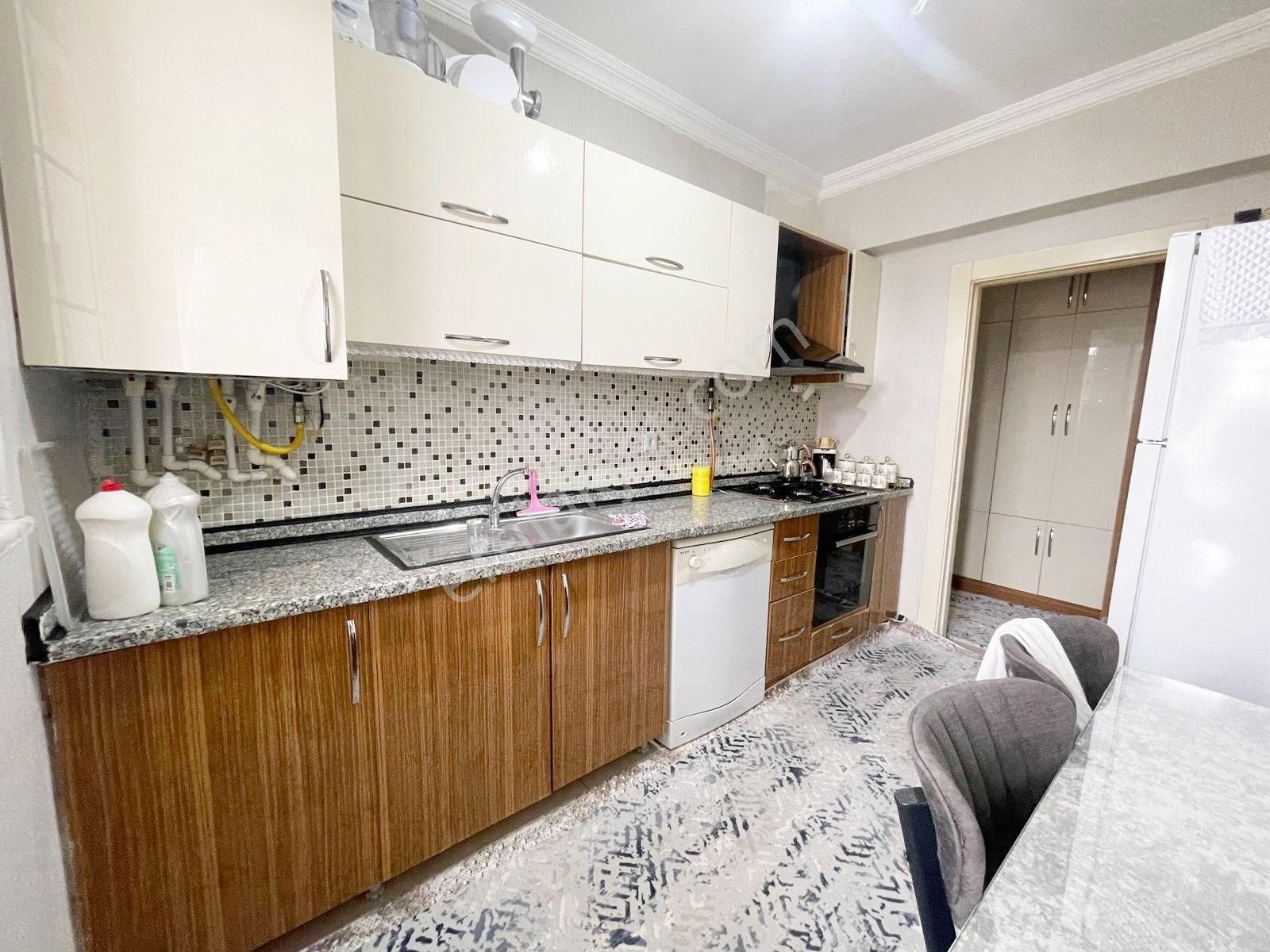 Selimiye'de Siteiçi Bakımlı Merkezi Konumda 2+1 Daire - Görsel 2