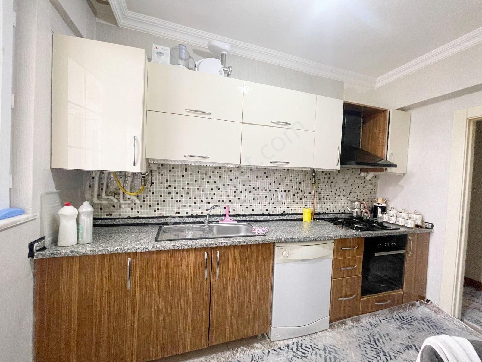 Selimiye'de Siteiçi Bakımlı Merkezi Konumda 2+1 Daire