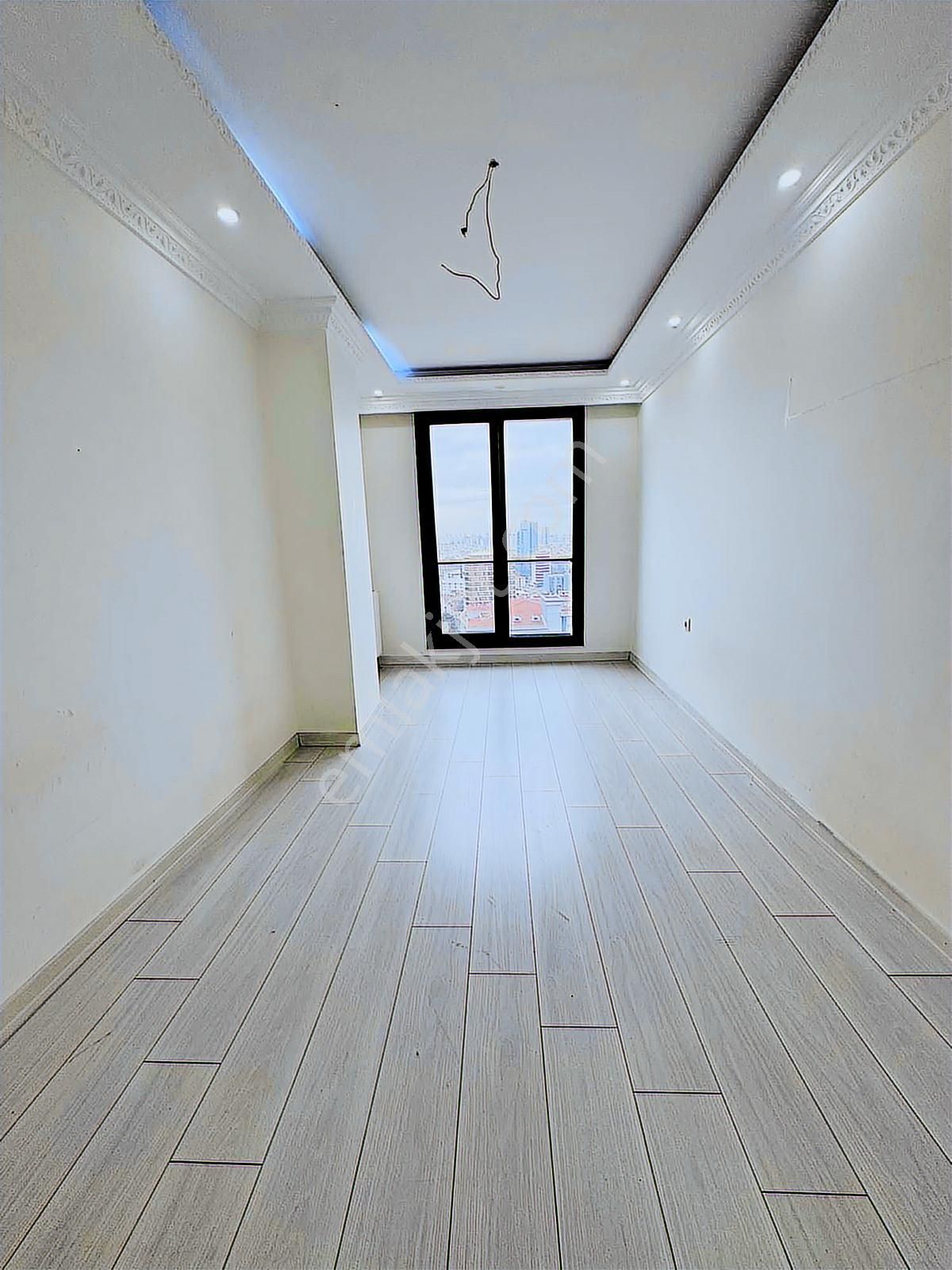 Mahmutbey'de Sitede Kiralık 2+1 85m2 Daire Metroya Yakın - Görsel 24
