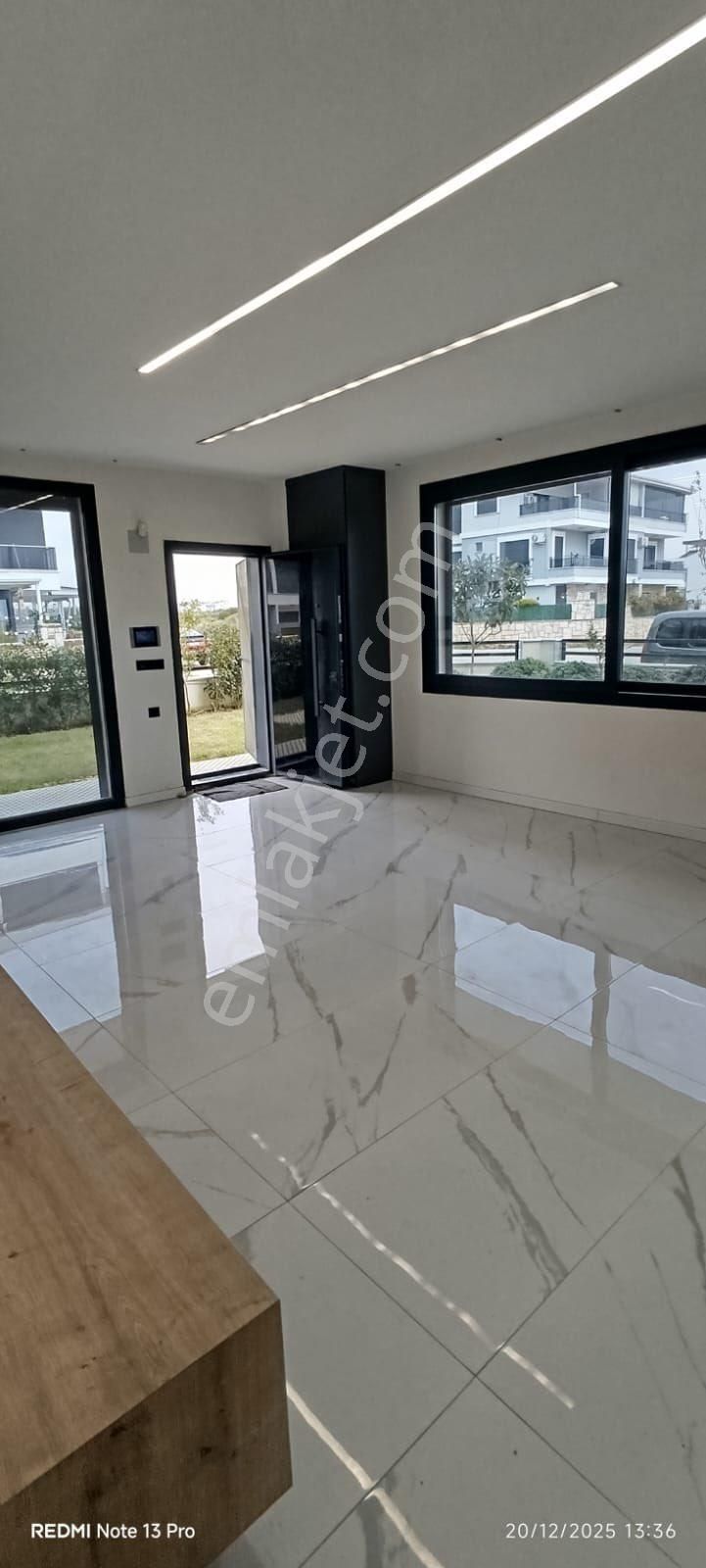 Efeler’de Köşe Konum 3+1 Havuzlu Site İçerisinde Villa - Görsel 21