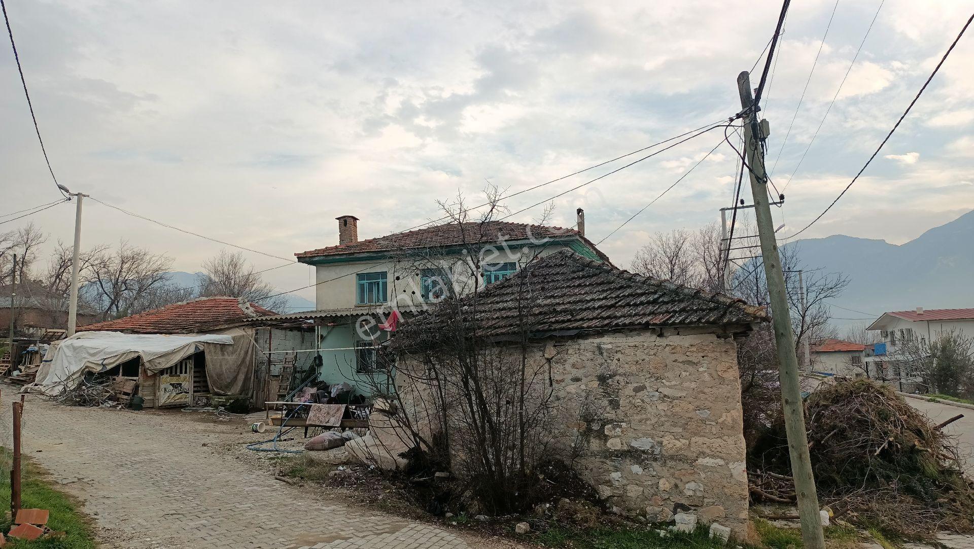 Tercih'ten Karakurt'ta Yol Cepheli Satılık Parsel Ve Binası - Görsel 11