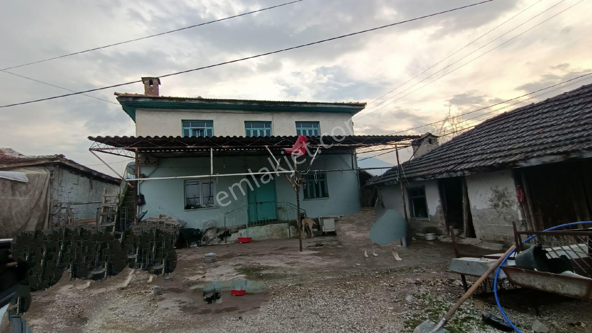 Tercih'ten Karakurt'ta Yol Cepheli Satılık Parsel Ve Binası - Görsel 9