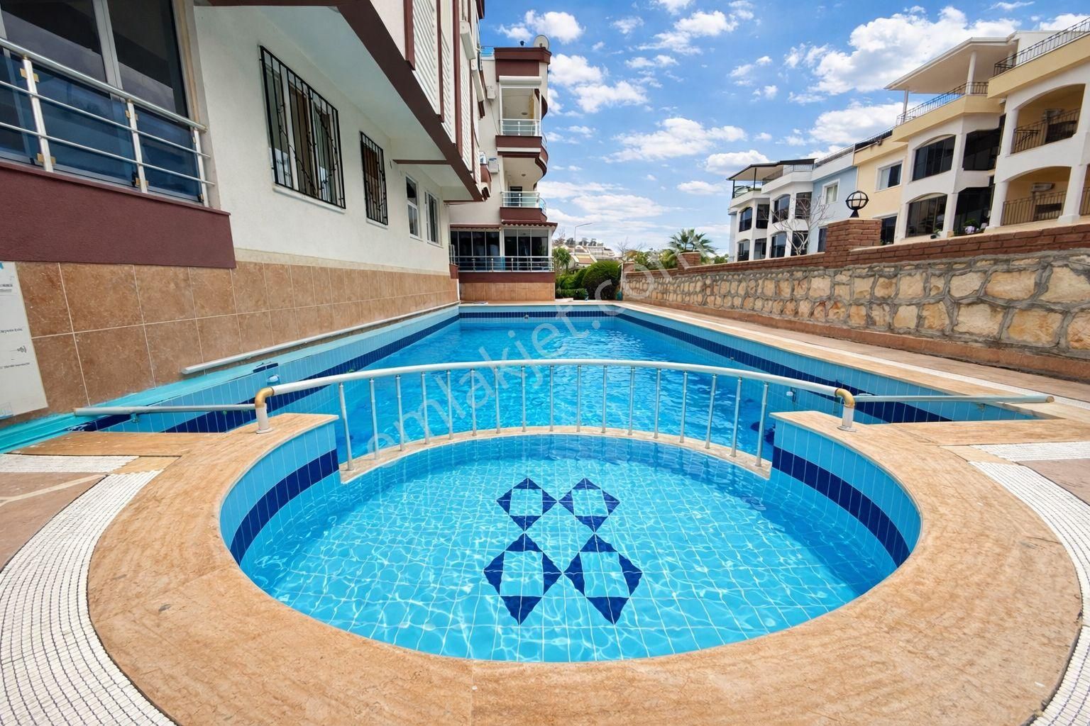 Didim Efelerde Satılık Havuzlu Sitede 3+1 Full Eşyalı Geniş Kat Dublexi - Görsel 5