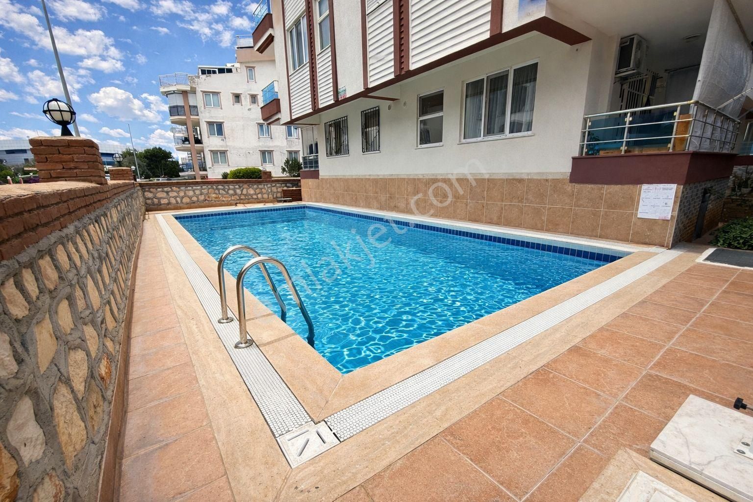 Didim Efelerde Satılık Havuzlu Sitede 3+1 Full Eşyalı Geniş Kat Dublexi - Görsel 2