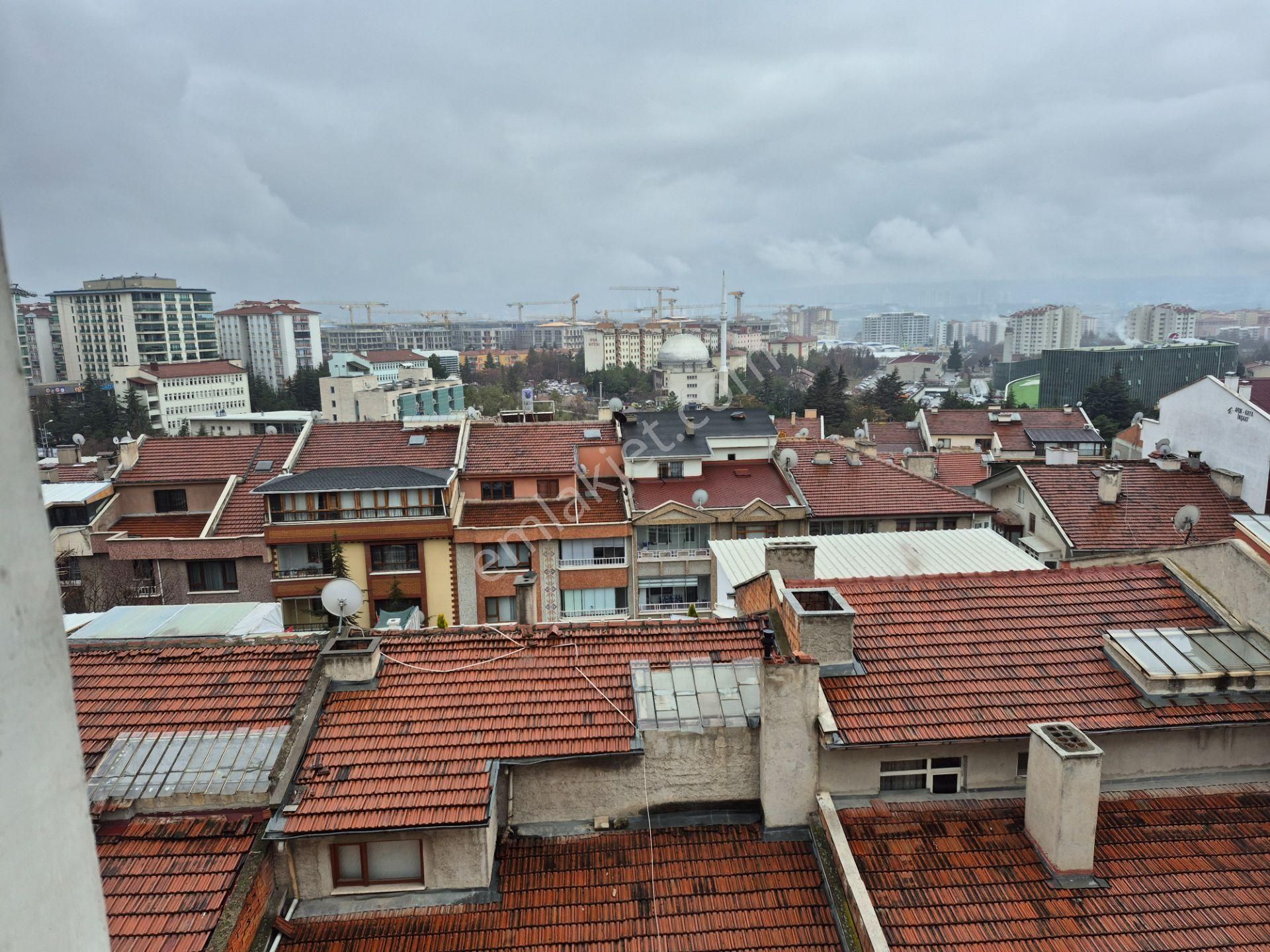 Yenimahalle'de 6+1, 250m² Çatı Dubleksi, Jakuzili, Teraslı - Görsel 22