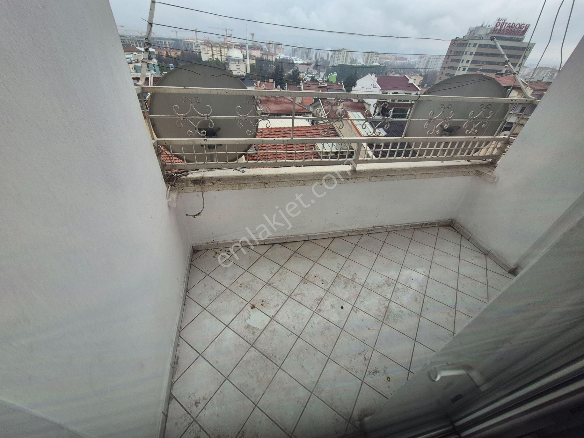 Yenimahalle'de 6+1, 250m² Çatı Dubleksi, Jakuzili, Teraslı - Görsel 24