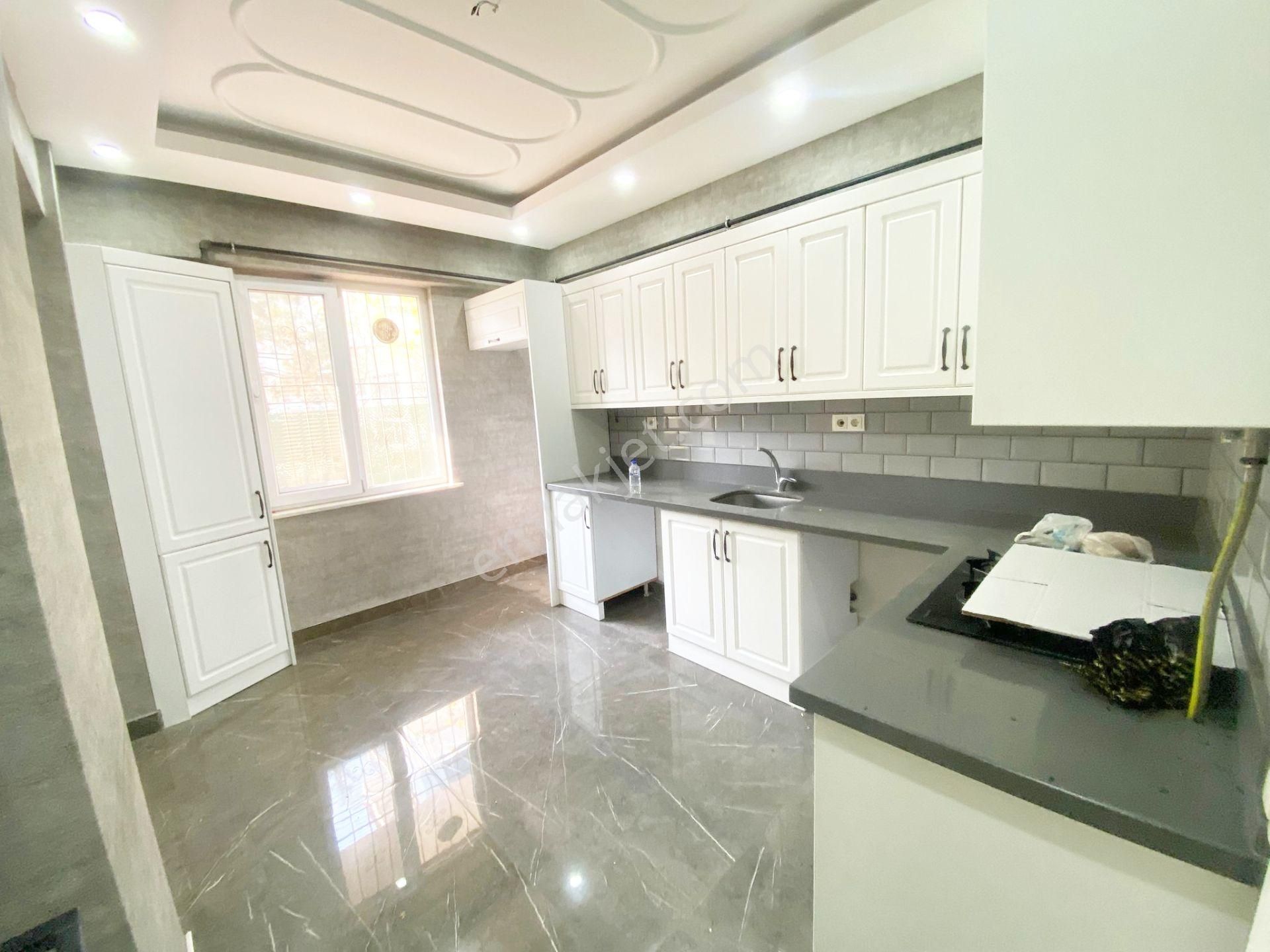 Karacaahmet'te Yerden Isıtmalı Az Katlı Cam Balkonlu 2+1