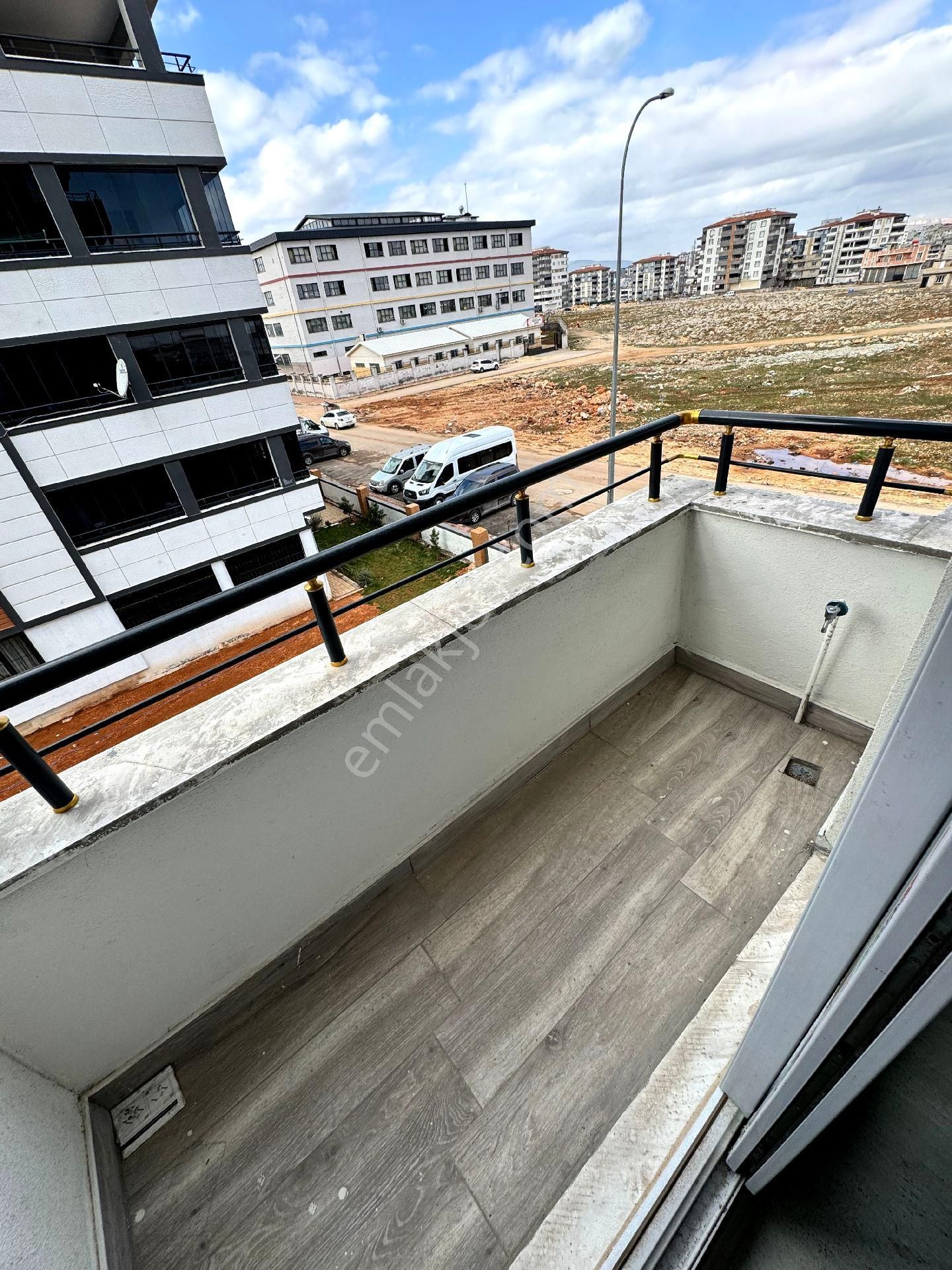 Malazgirt Mah Satılık 2+1göbek Kat Kat Bahçeli Daire - Görsel 3