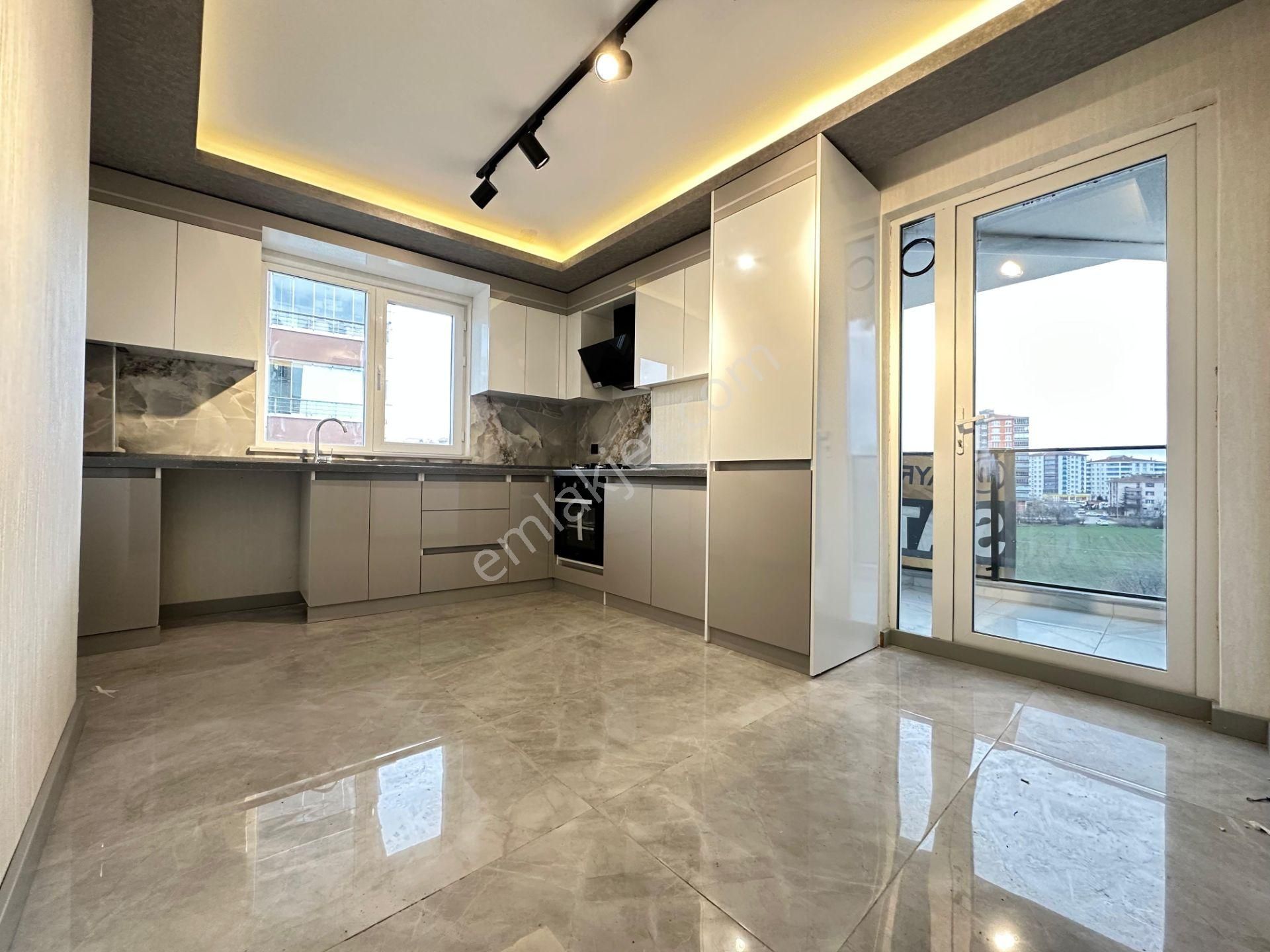 Pursaklar Mehmet Zengin Emlak'tan Asansörlü Sıfır Ç.banyolu 3.kat 2+1 Ful Yapılı Daire