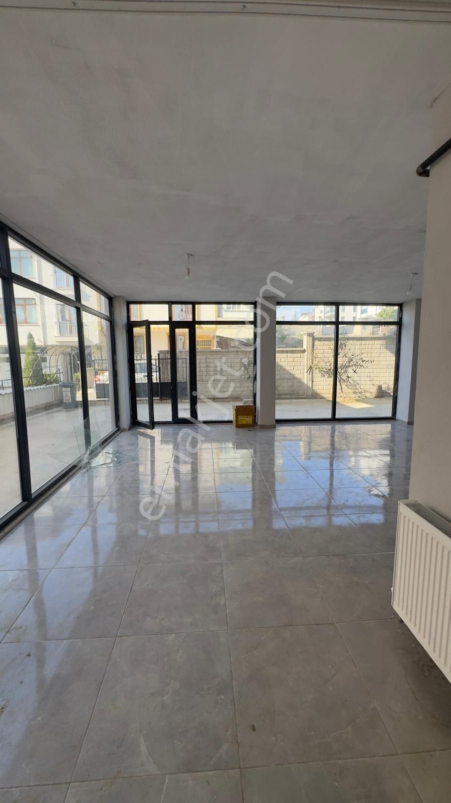 Aydınlık Emlak'tan Alanyurt Yeni Mahallede Kiralık Dükkan-depo