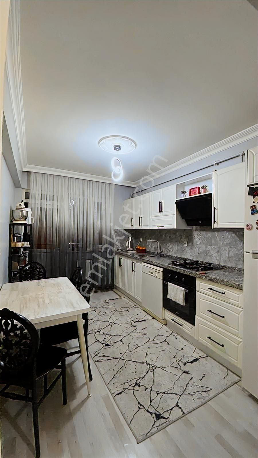 Aydınlık Emlaktan Çarşı Merkezinde Geniş 2+1 Satılık Daire - Görsel 5