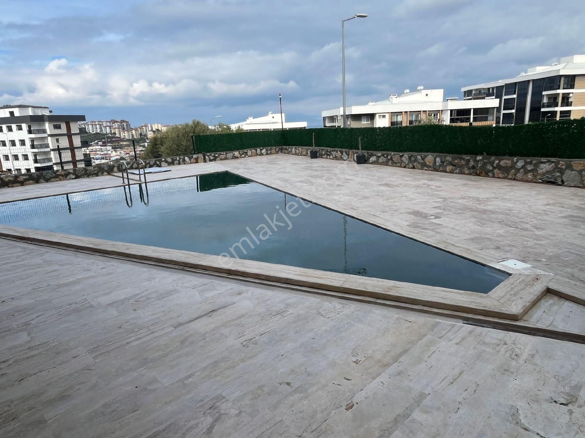 Değirmenderede 2+1 Elit Havuzlu Güvenlikli Sitede Son Derece Keyifli Bahçekatı Daire - Görsel 2