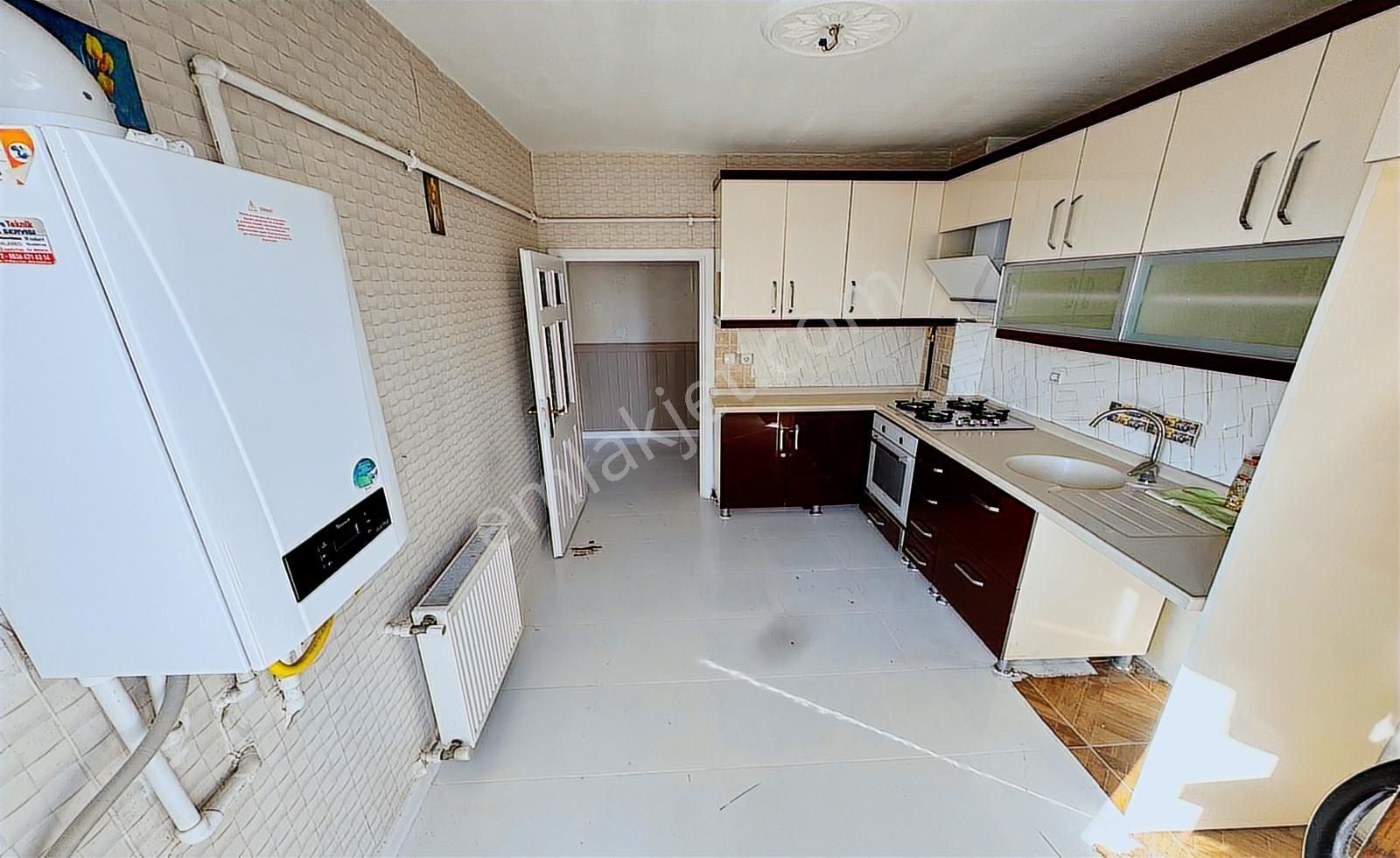 Çok Acil'den Esenler Cd Üzerin'de 3+1 Katta Kök Tapu Daire!