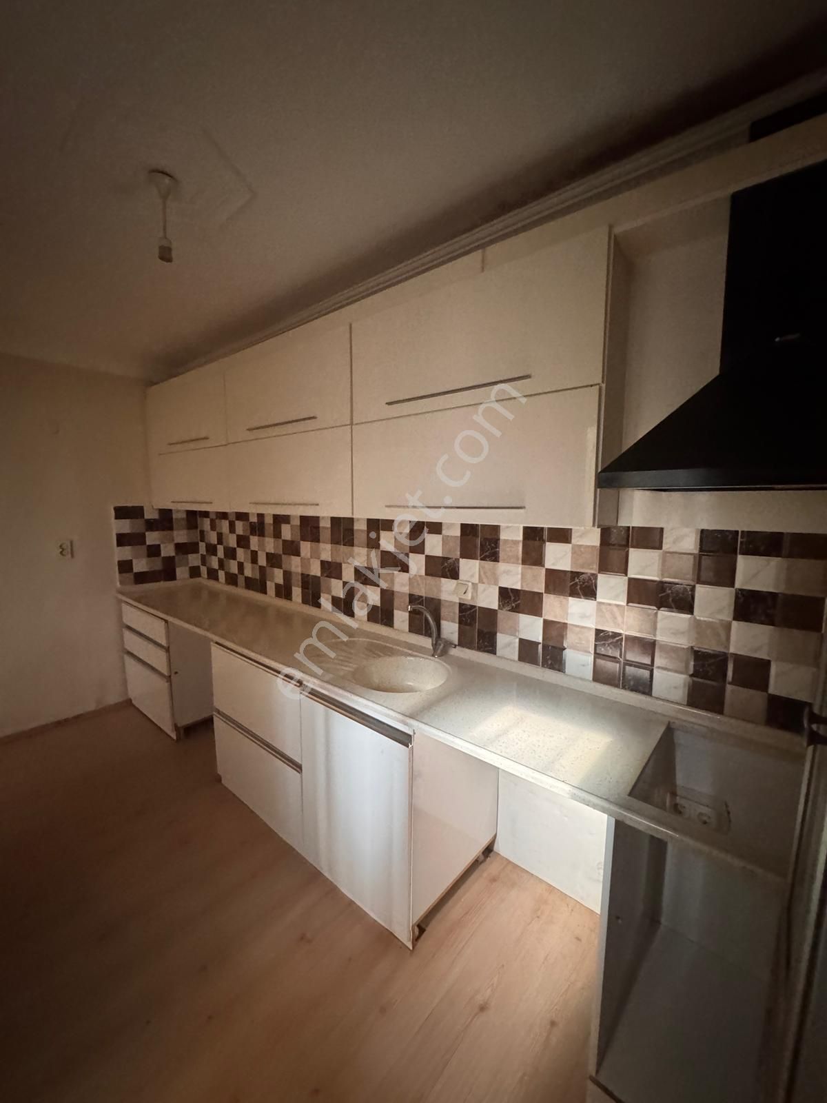Hayat Hastanesinin Arka Tarafın'da Kiralık 2+1 Daire - Görsel 2