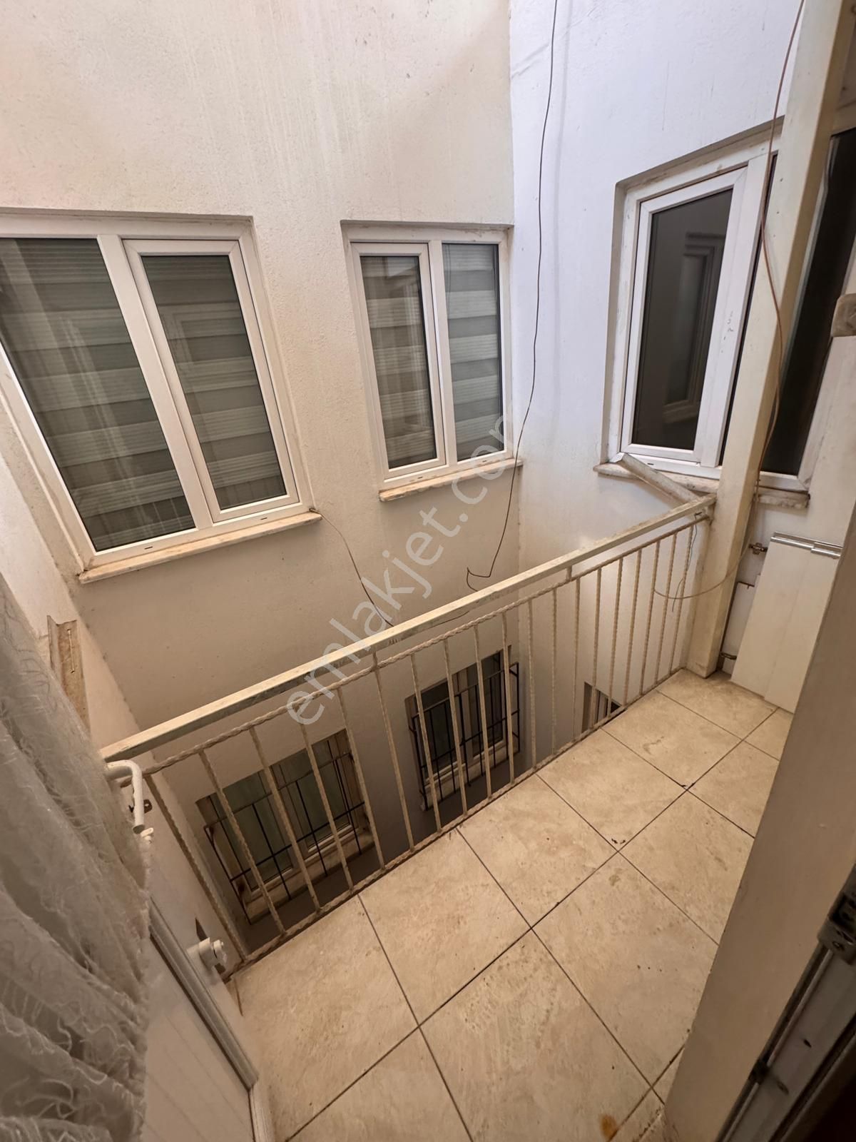 Hayat Hastanesinin Arka Tarafın'da Kiralık 2+1 Daire - Görsel 6