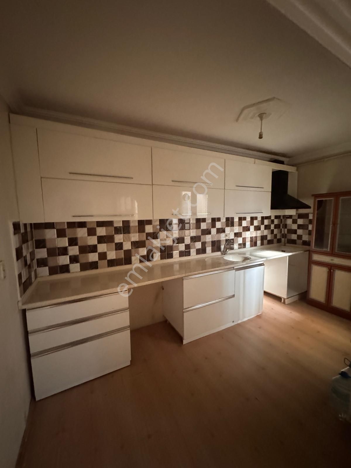 Hayat Hastanesinin Arka Tarafın'da Kiralık 2+1 Daire - Görsel 3