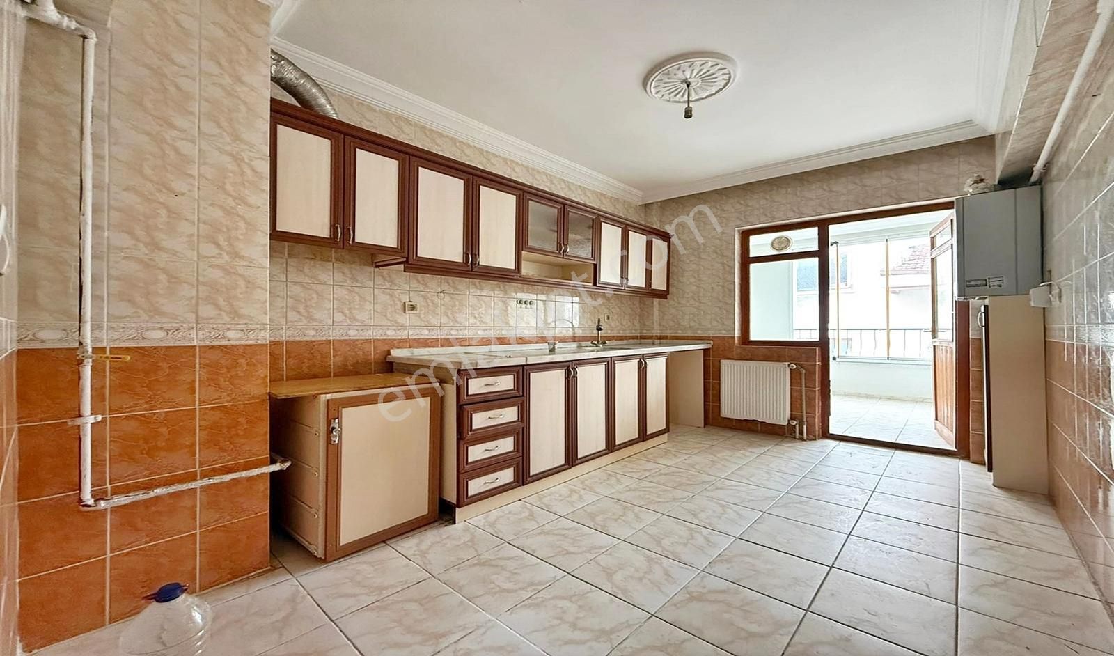 Yasa'dan Hisar'da 3+1 %90 Kredili 3.kat Bulvar Yanı !!!