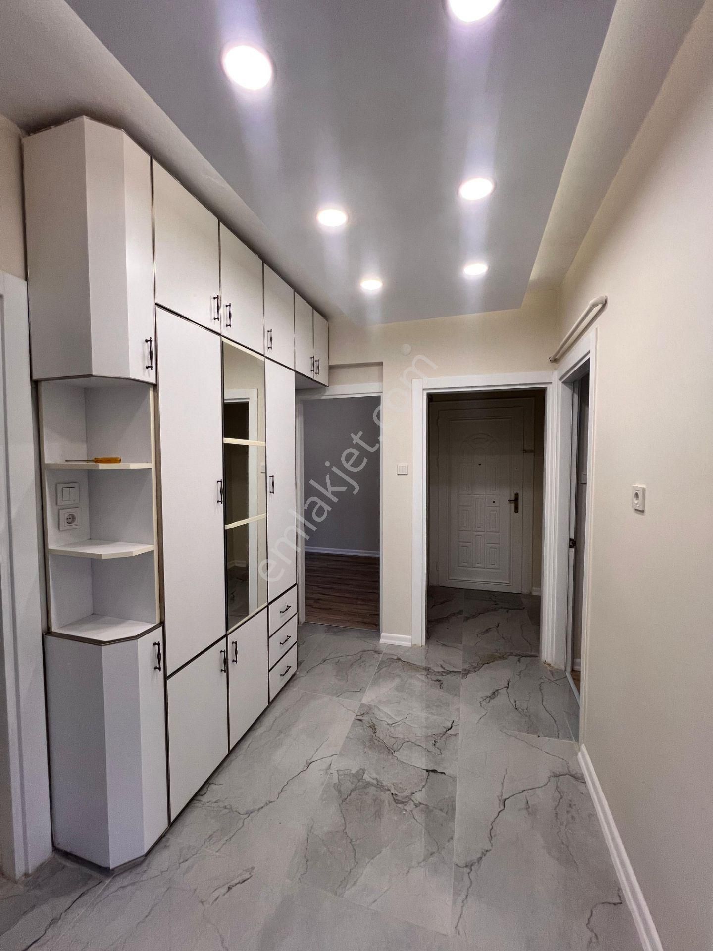 Kaçmaz'dan Sahilde Marmaya Yakın Cadde Üzeri Sokağa Ceğheli 3+1 - Görsel 29