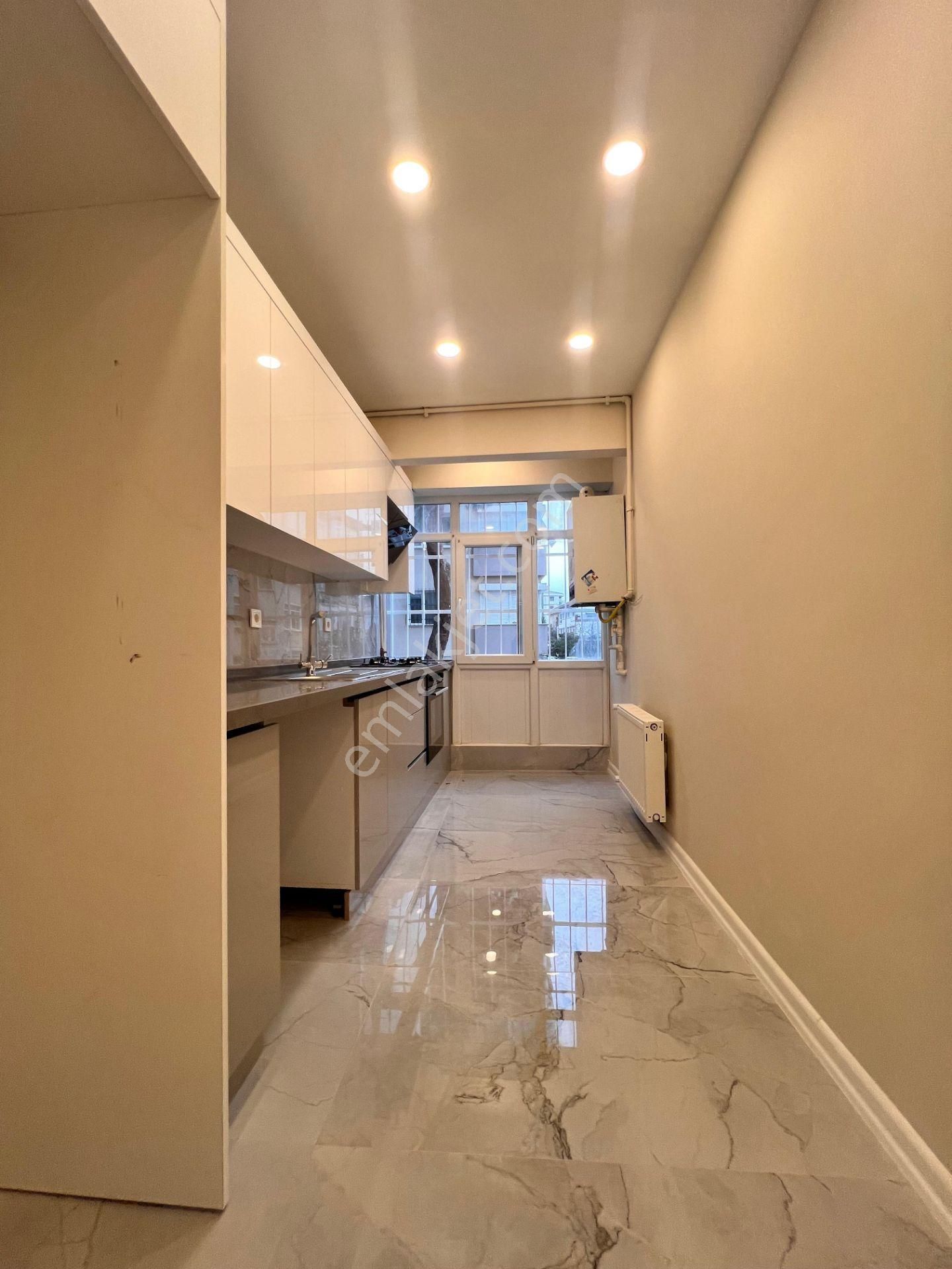 Kaçmaz'dan Sahilde Marmaya Yakın Cadde Üzeri Sokağa Ceğheli 3+1 - Görsel 5