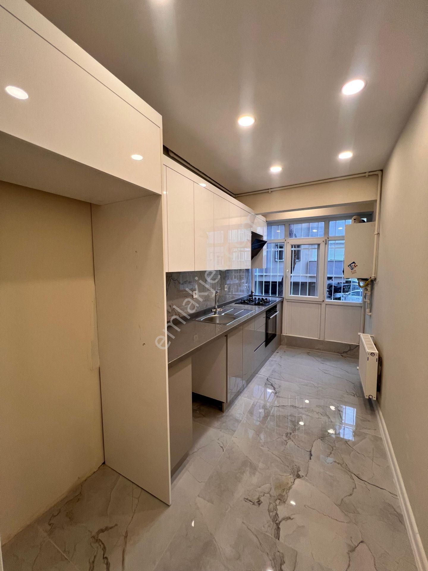 Kaçmaz'dan Sahilde Marmaya Yakın Cadde Üzeri Sokağa Ceğheli 3+1 - Görsel 4