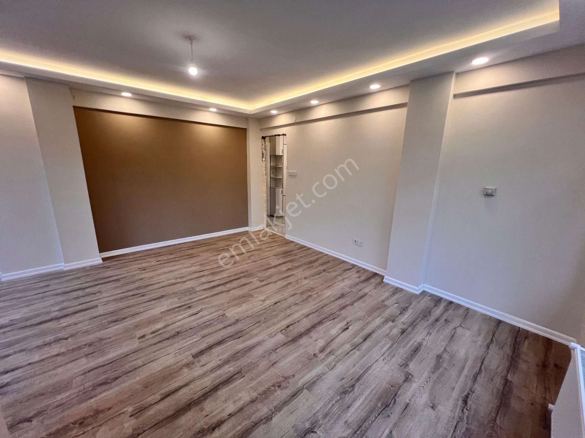 Kaçmaz'dan Sahilde Marmaya Yakın Cadde Üzeri Sokağa Ceğheli 3+1 - Görsel 25