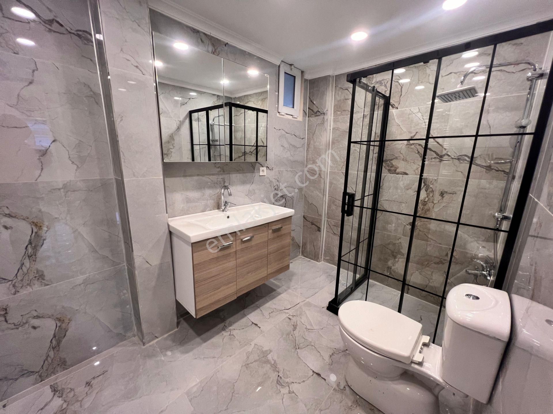 Kaçmaz'dan Sahilde Marmaya Yakın Cadde Üzeri Sokağa Ceğheli 3+1