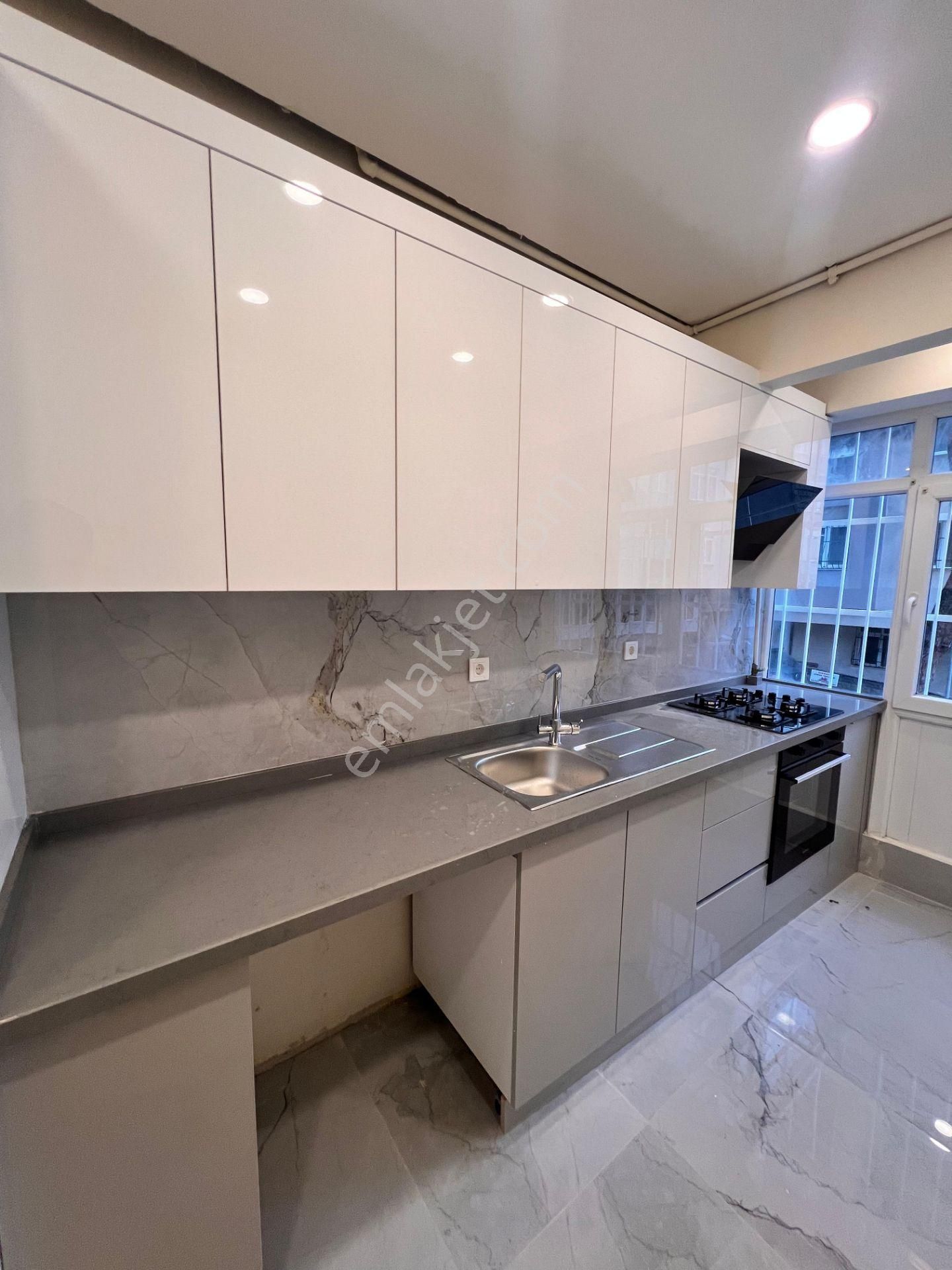 Kaçmaz'dan Sahilde Marmaya Yakın Cadde Üzeri Sokağa Ceğheli 3+1 - Görsel 32