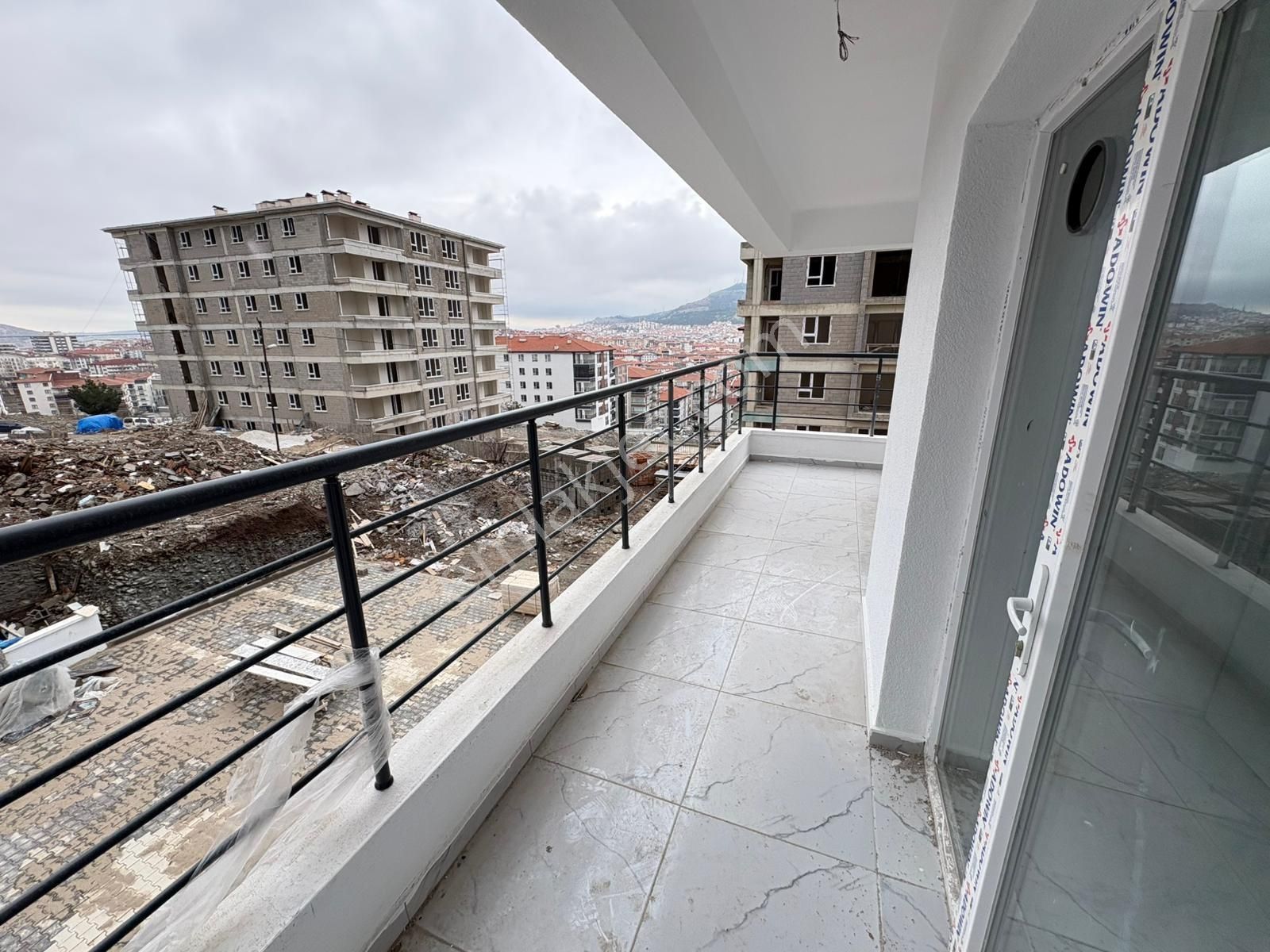 Yılmazer'den Şahane Tasarımyla Güny Cepheli Manzaralı Arakat 3+1 - Görsel 3