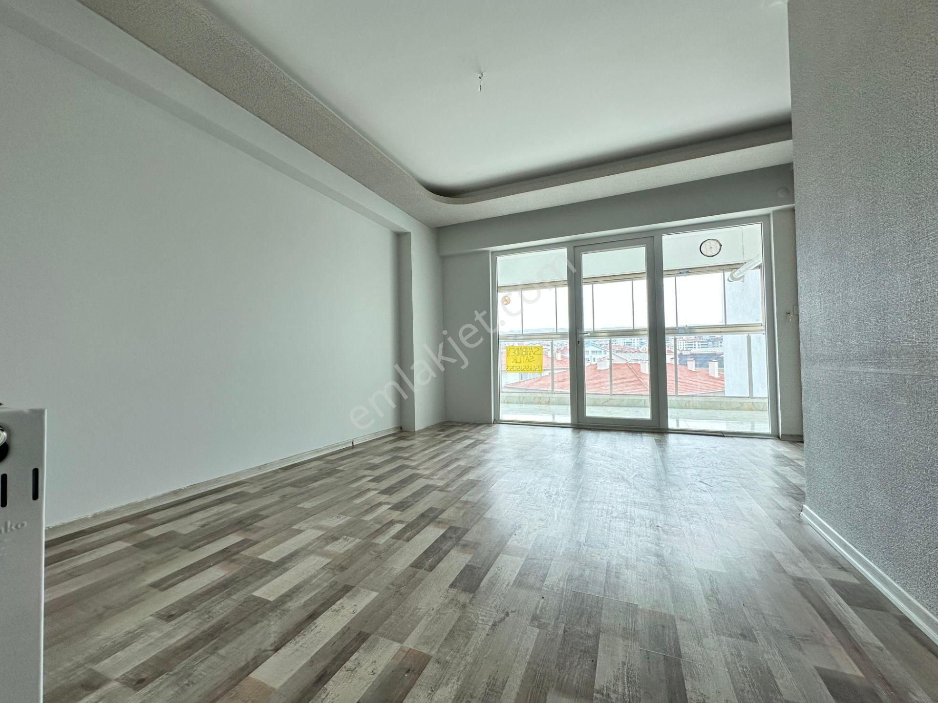 Pursaklar Mehmet Zengin Emlak'tan Asansörlü Çift Banyolu 4.kat 3+1 Daire